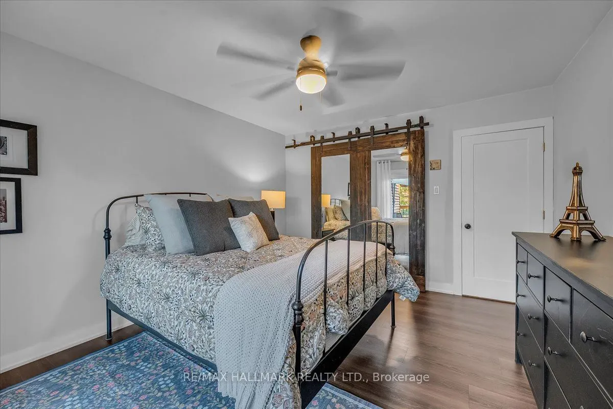 1286 Napier Crescent