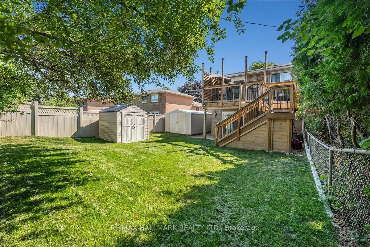 1286 Napier Crescent