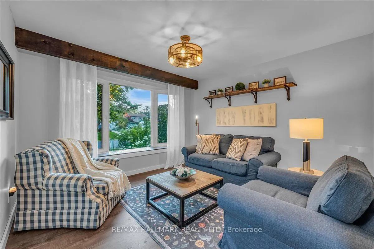1286 Napier Crescent
