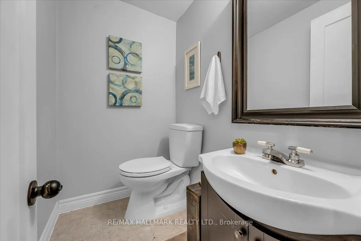1286 Napier Crescent
