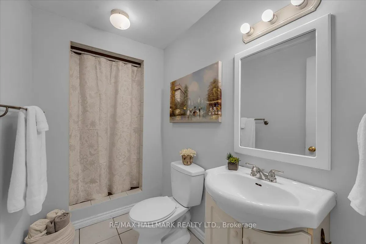 1286 Napier Crescent