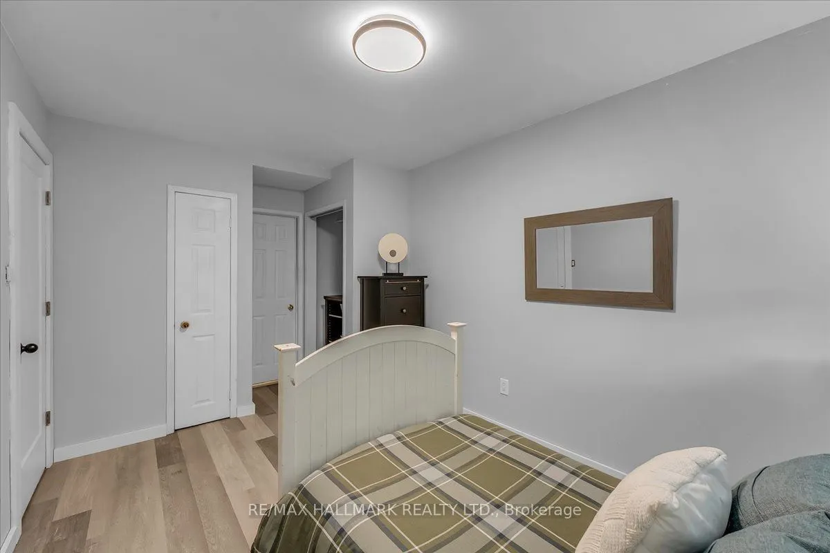 1286 Napier Crescent