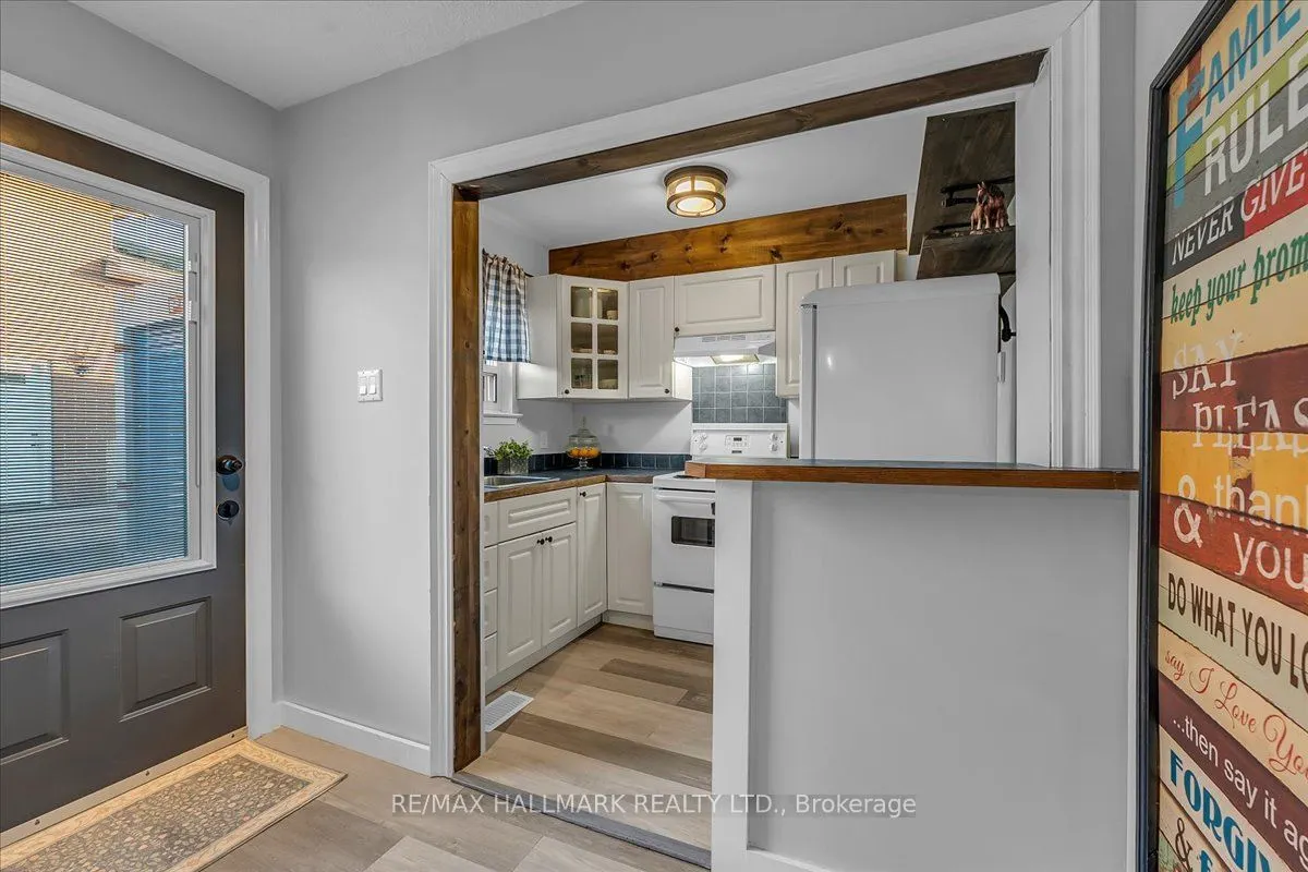1286 Napier Crescent