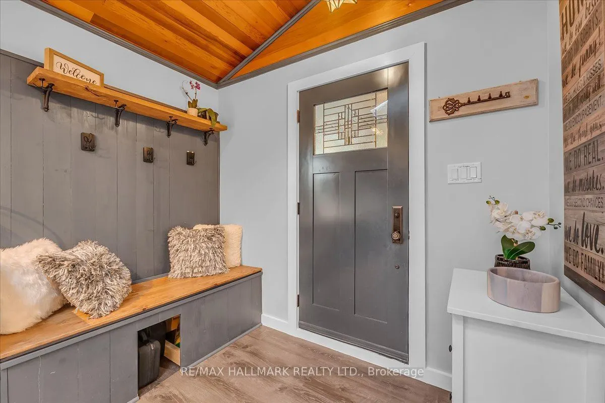 1286 Napier Crescent