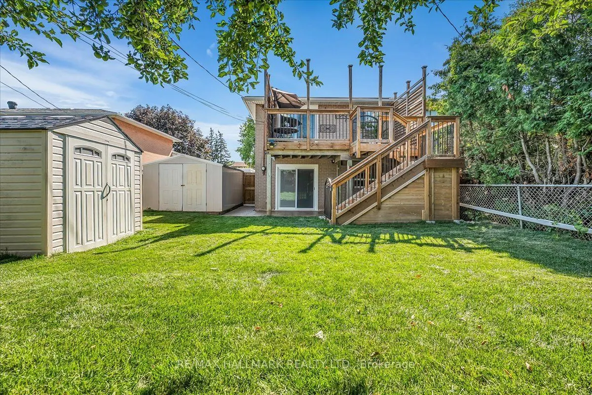 1286 Napier Crescent