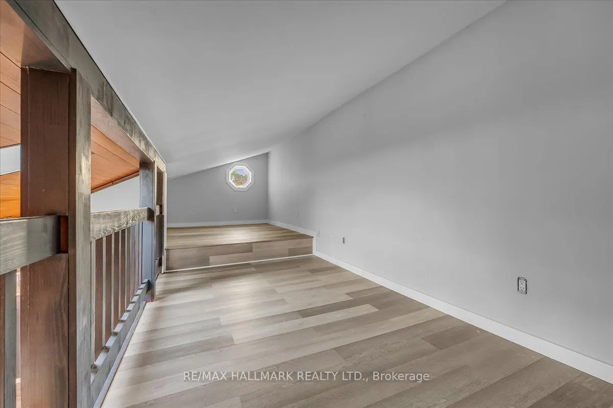 1286 Napier Crescent