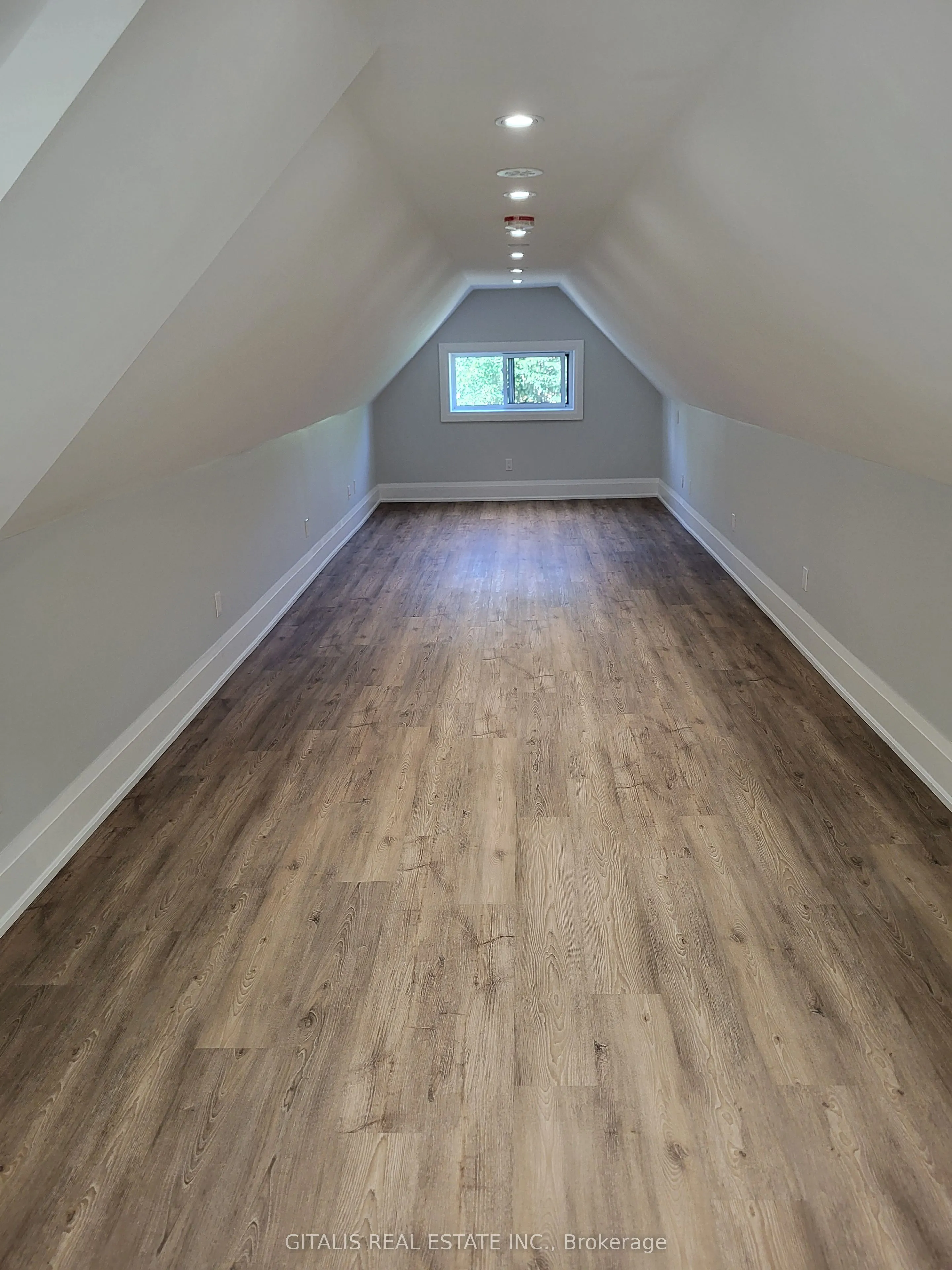 195 Oakmount Road N #Upstairs