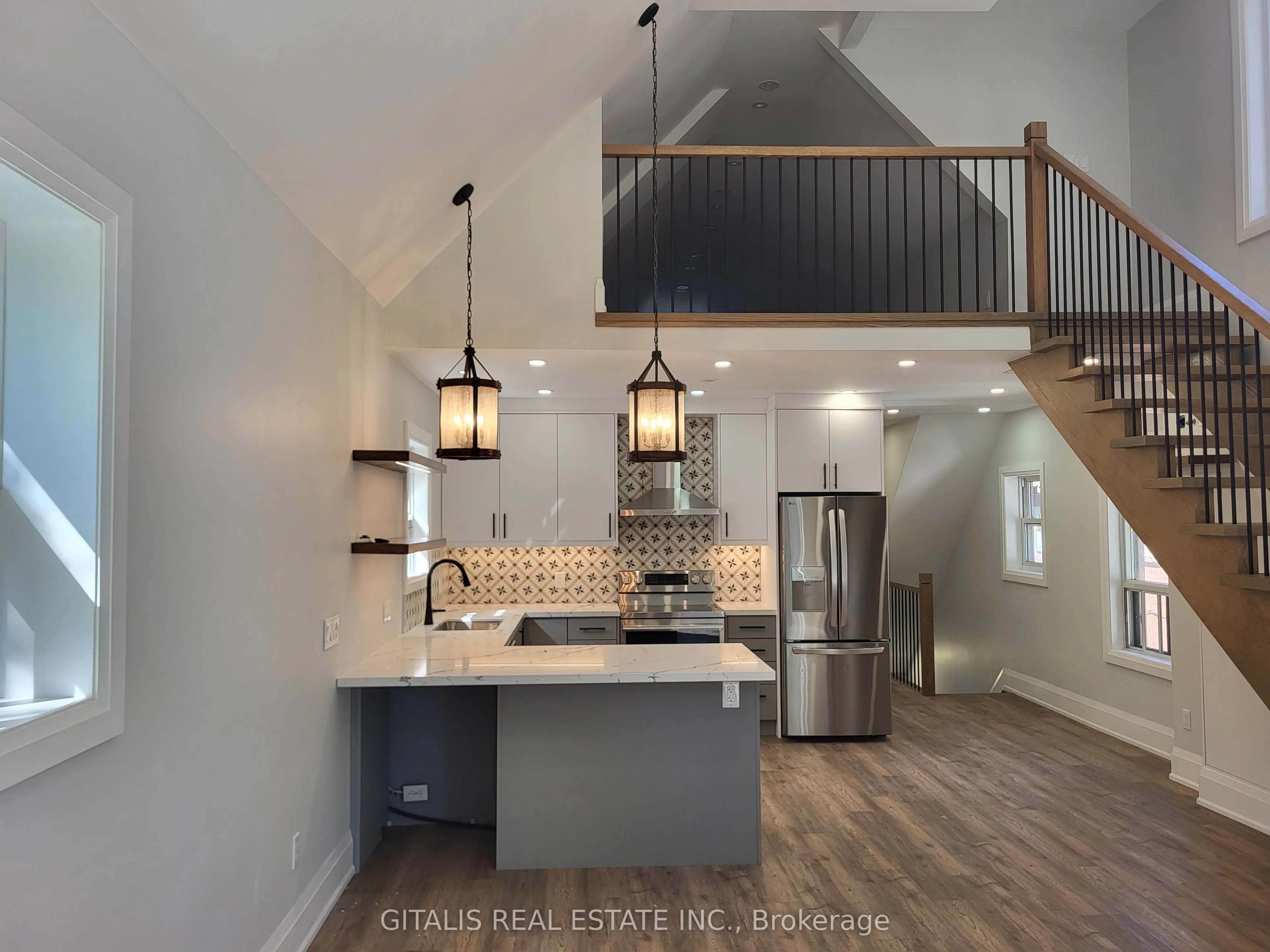 195 Oakmount Road N #Upstairs