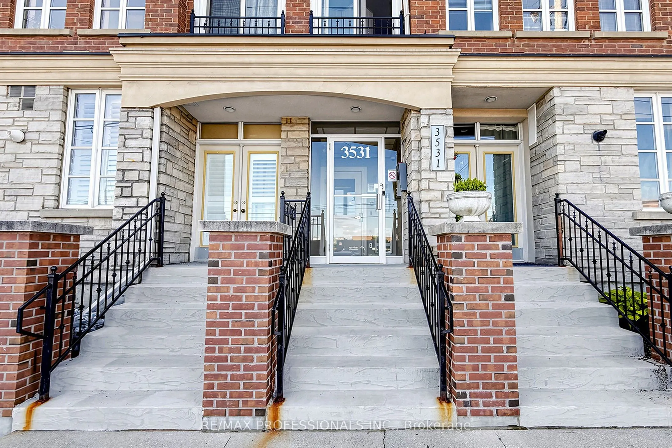 3531 Lake Shore Boulevard W #206
