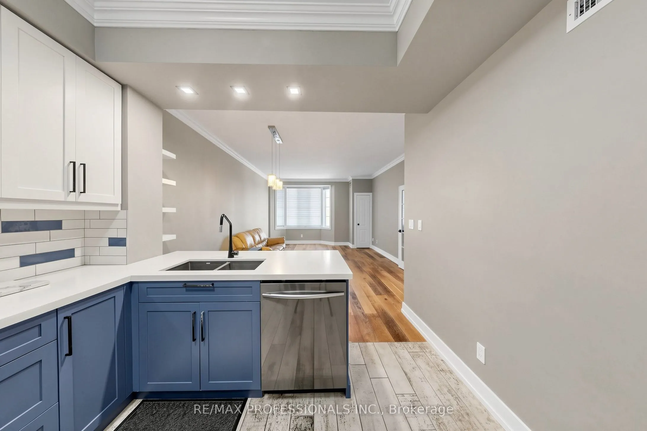 3531 Lake Shore Boulevard W #206