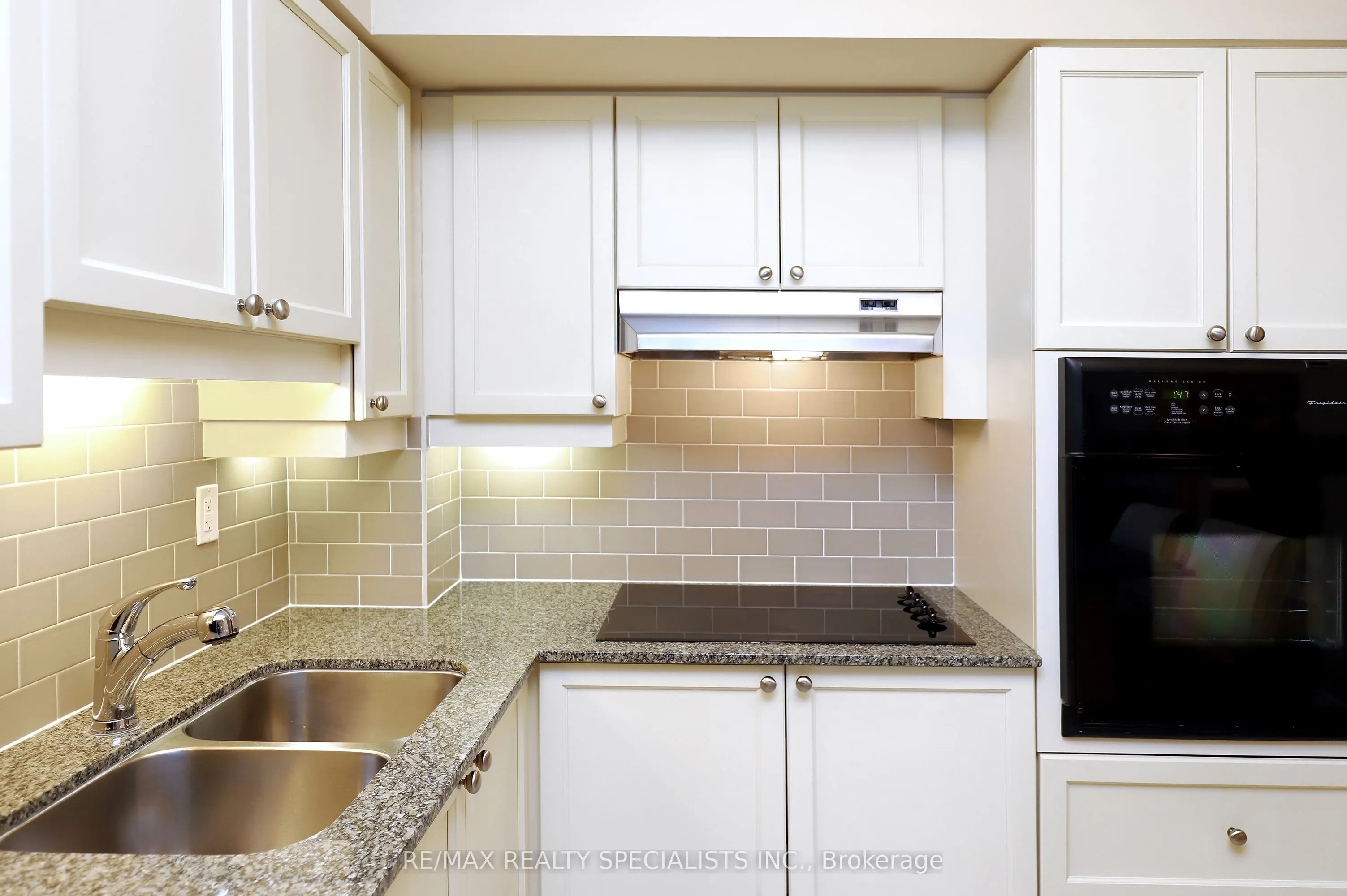 810 Scollard Court #809
