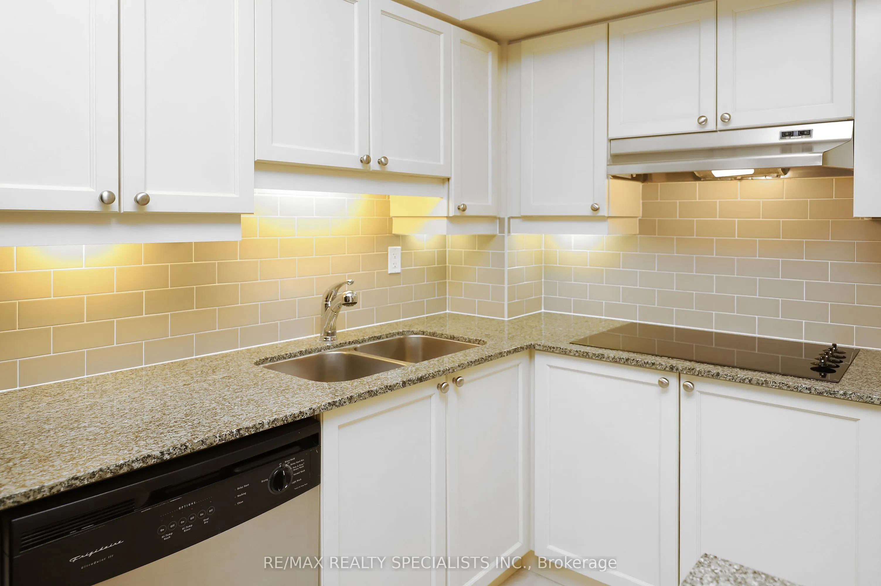 810 Scollard Court #809