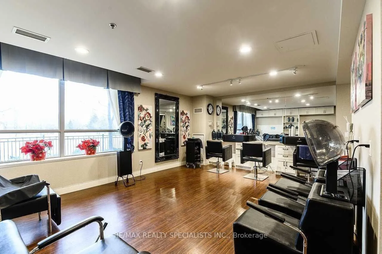 810 Scollard Court #809