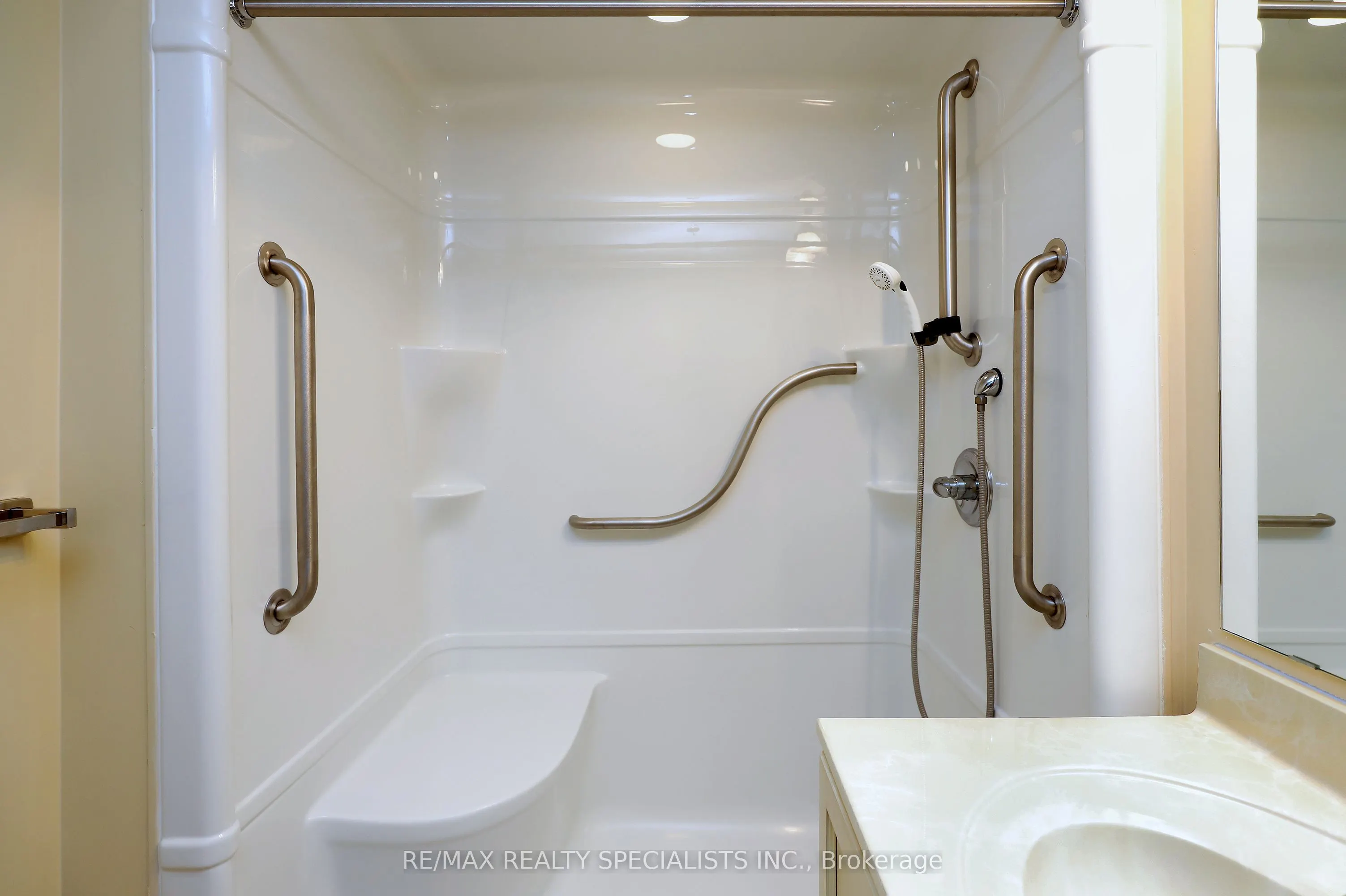 810 Scollard Court #809