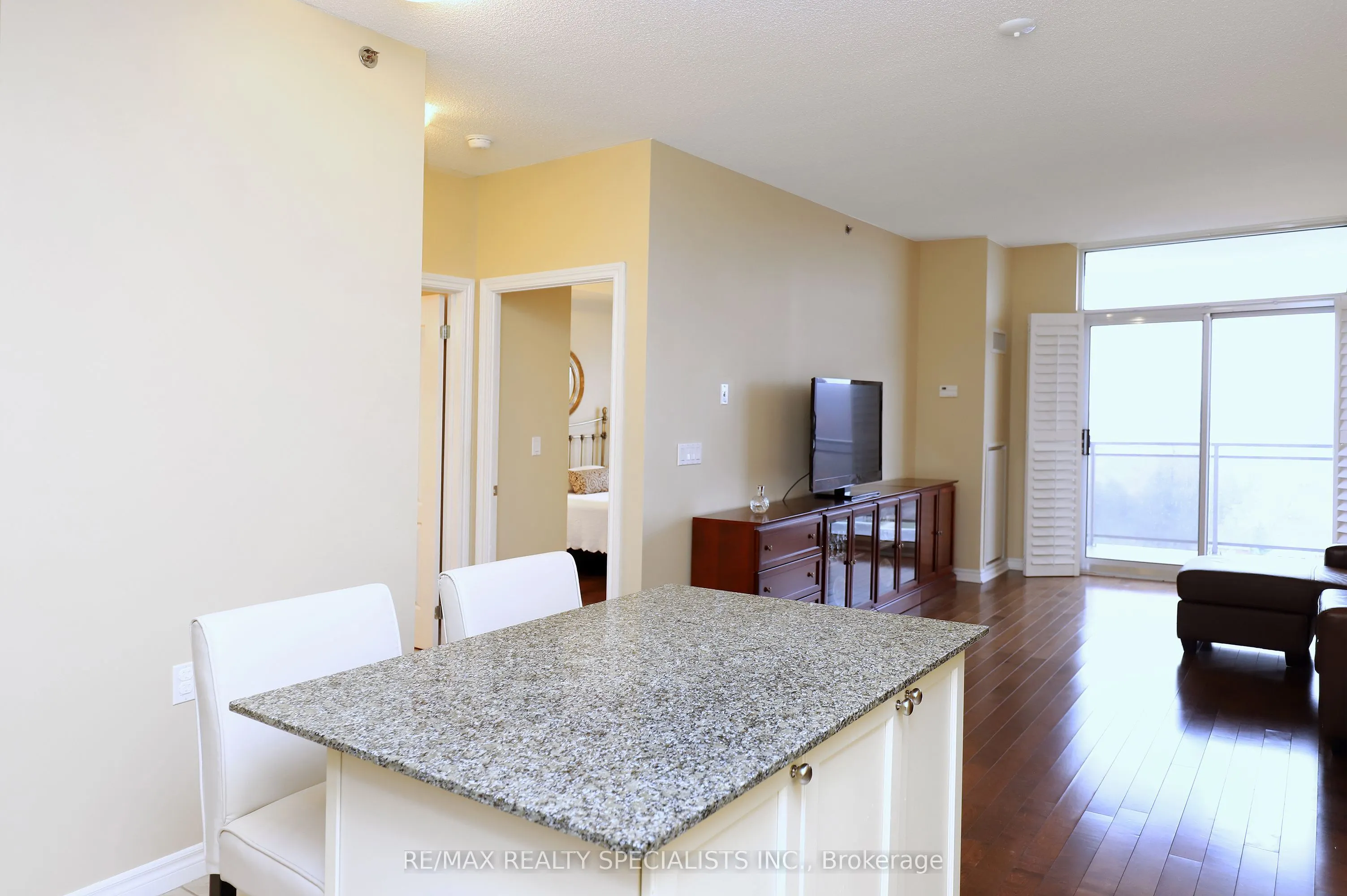 810 Scollard Court #809