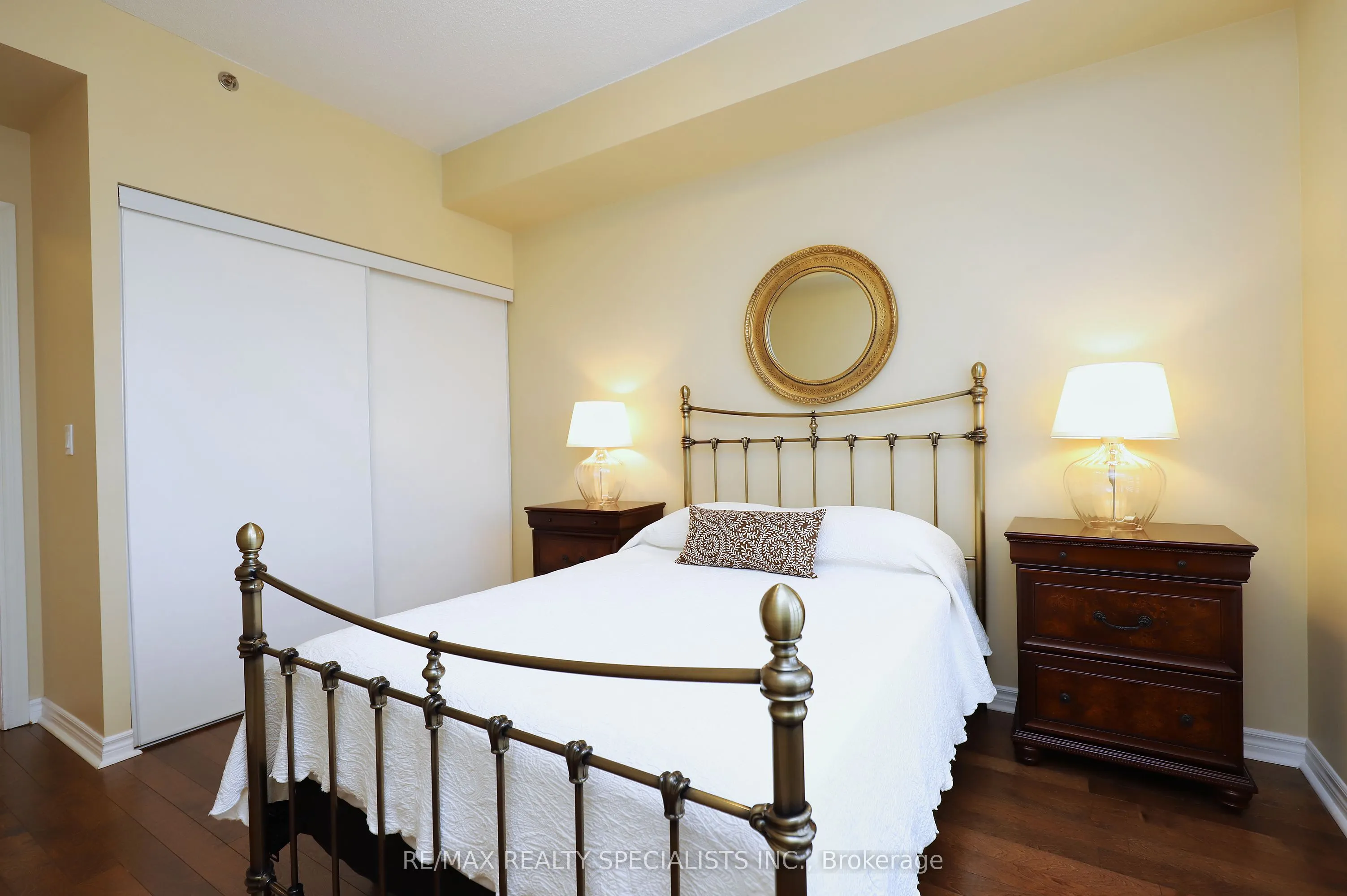 810 Scollard Court #809