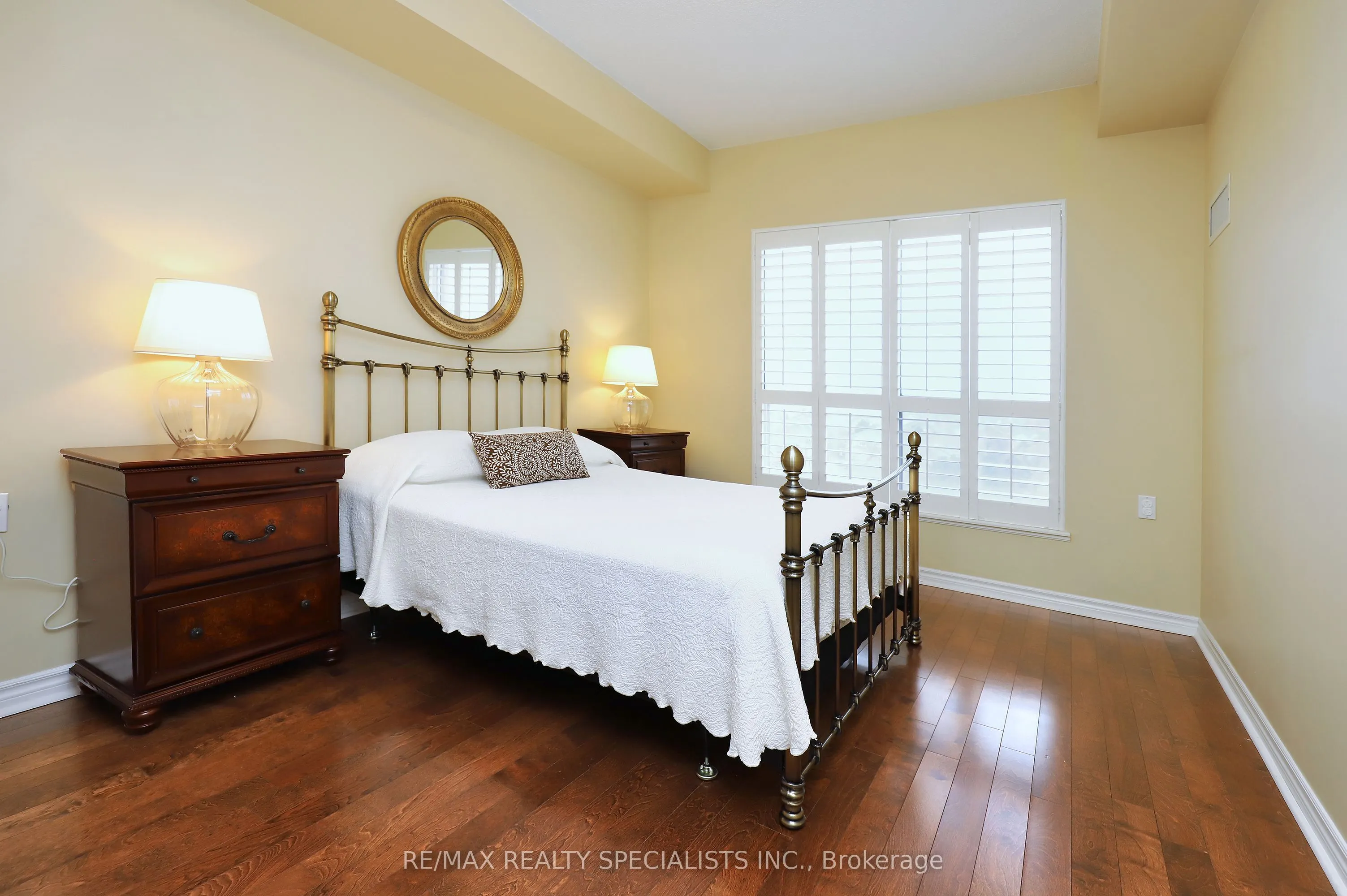 810 Scollard Court #809