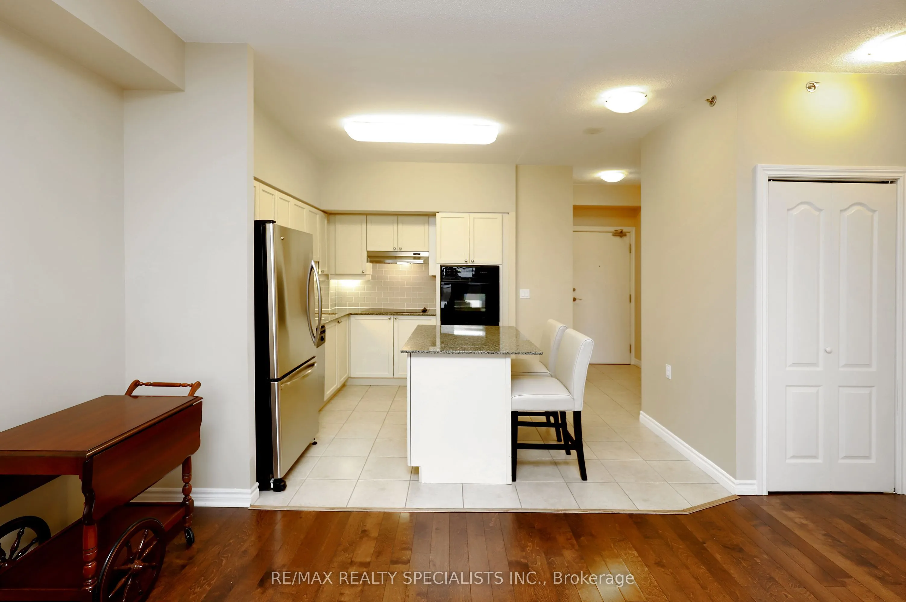 810 Scollard Court #809