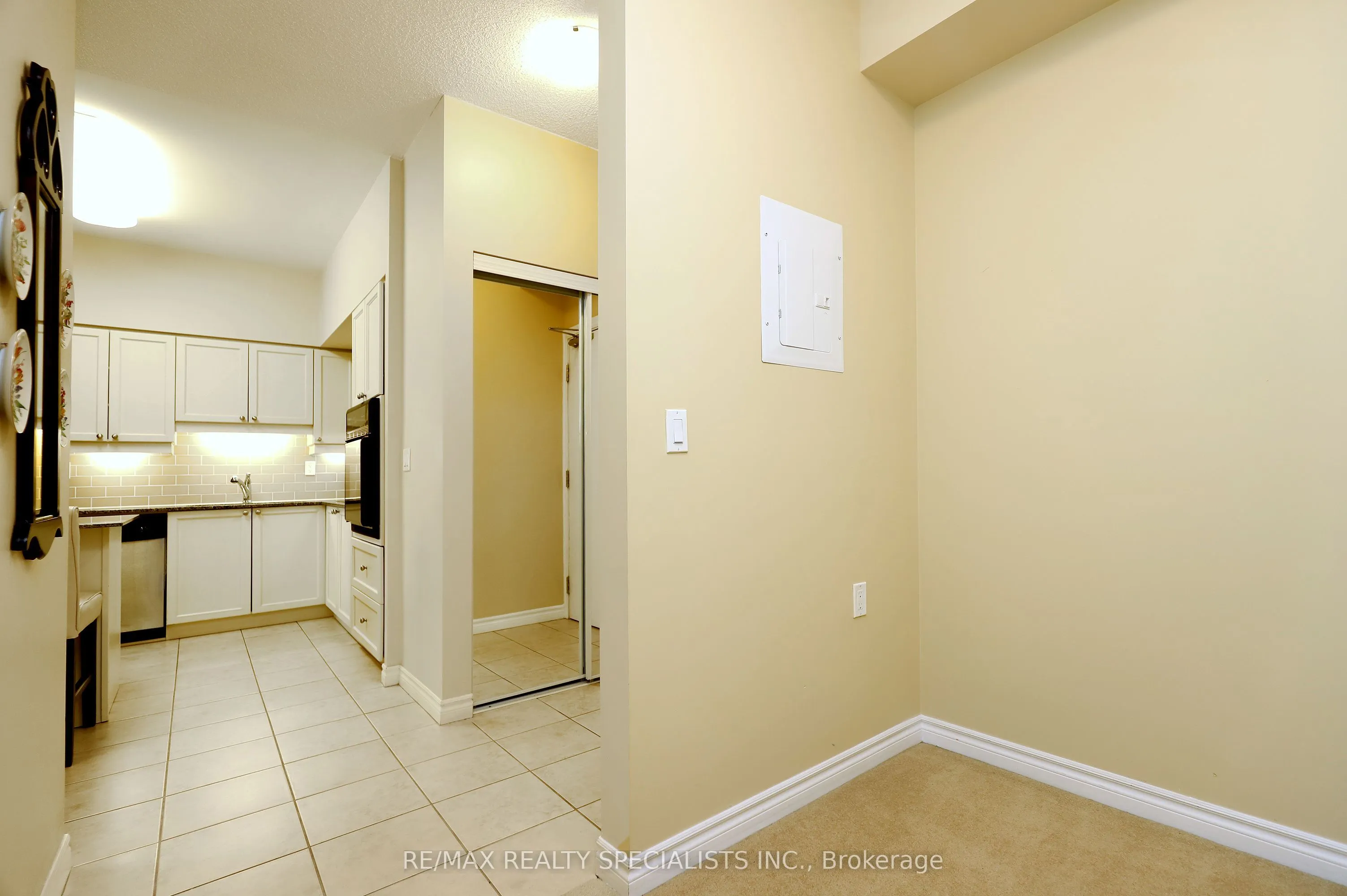810 Scollard Court #809