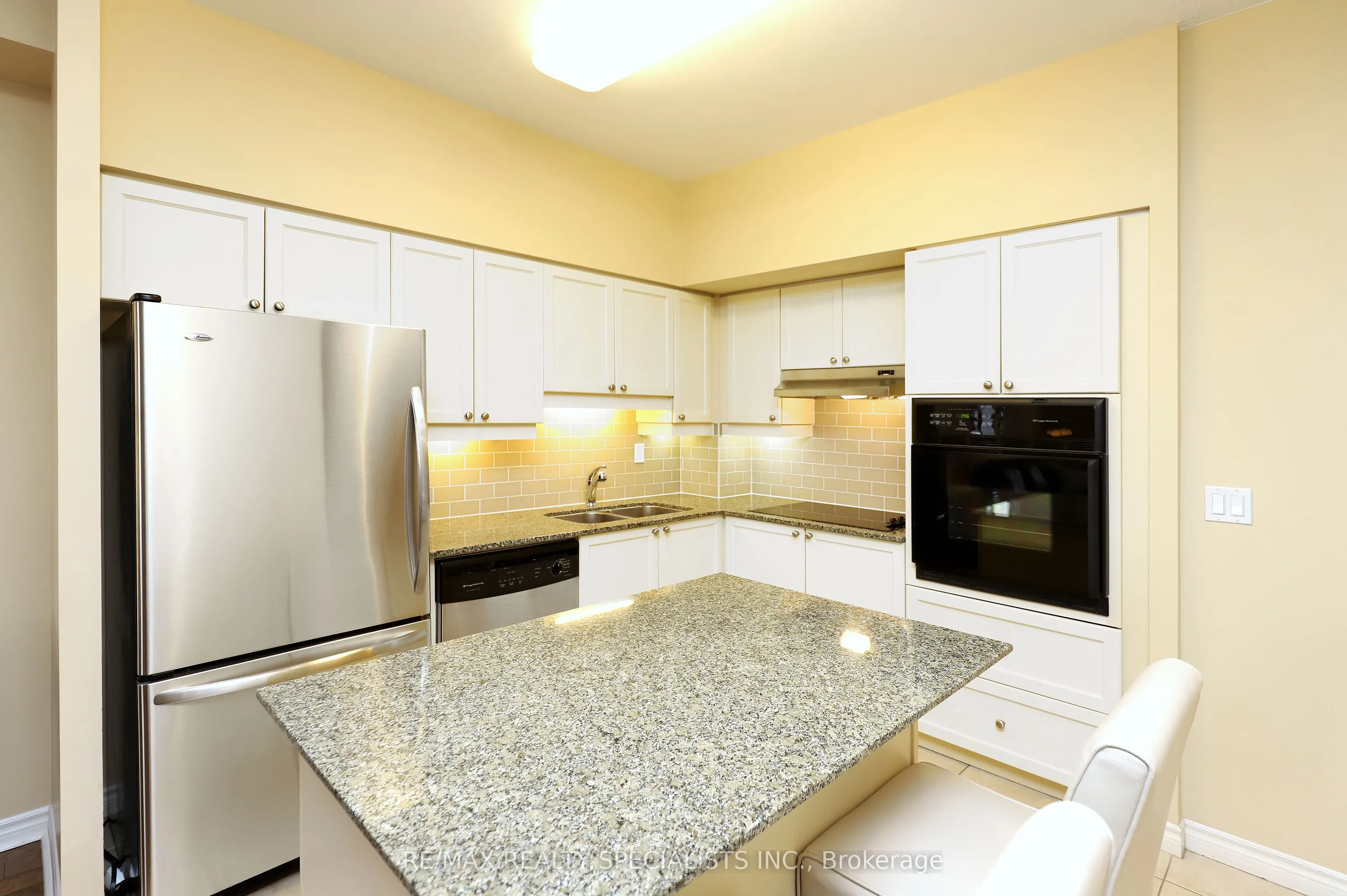 810 Scollard Court #809