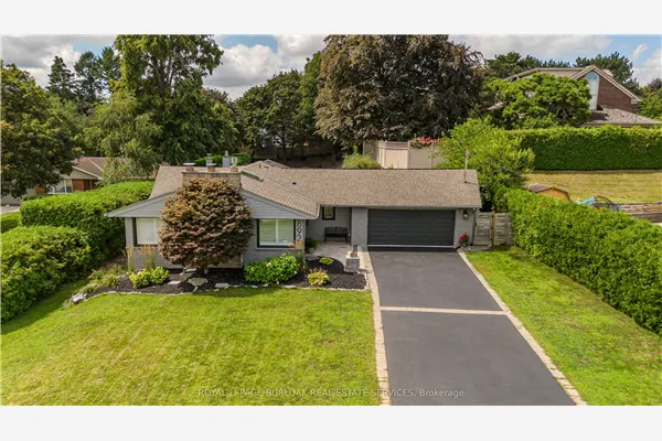 892 North Shore Boulevard W