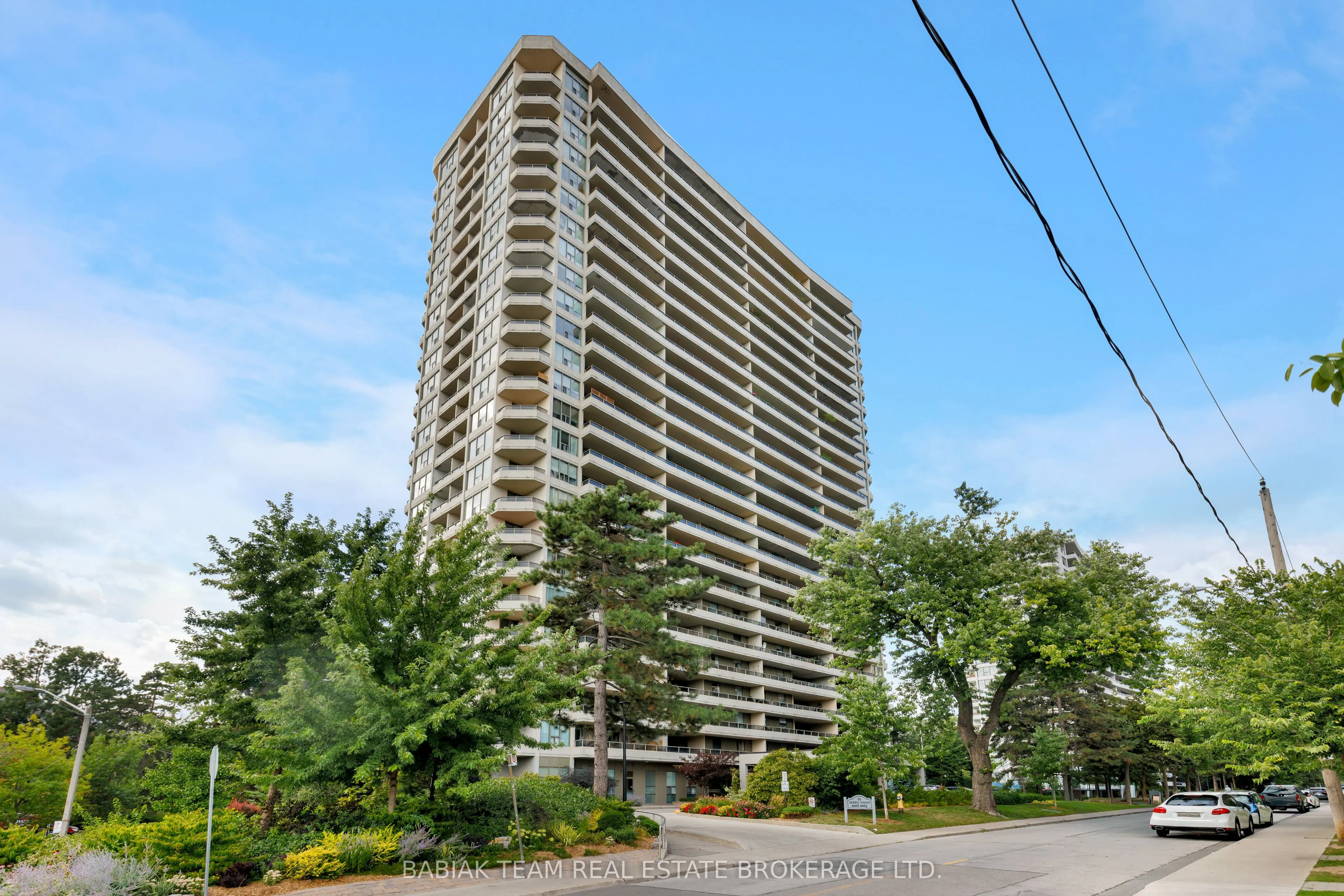 50 Quebec Avenue #705