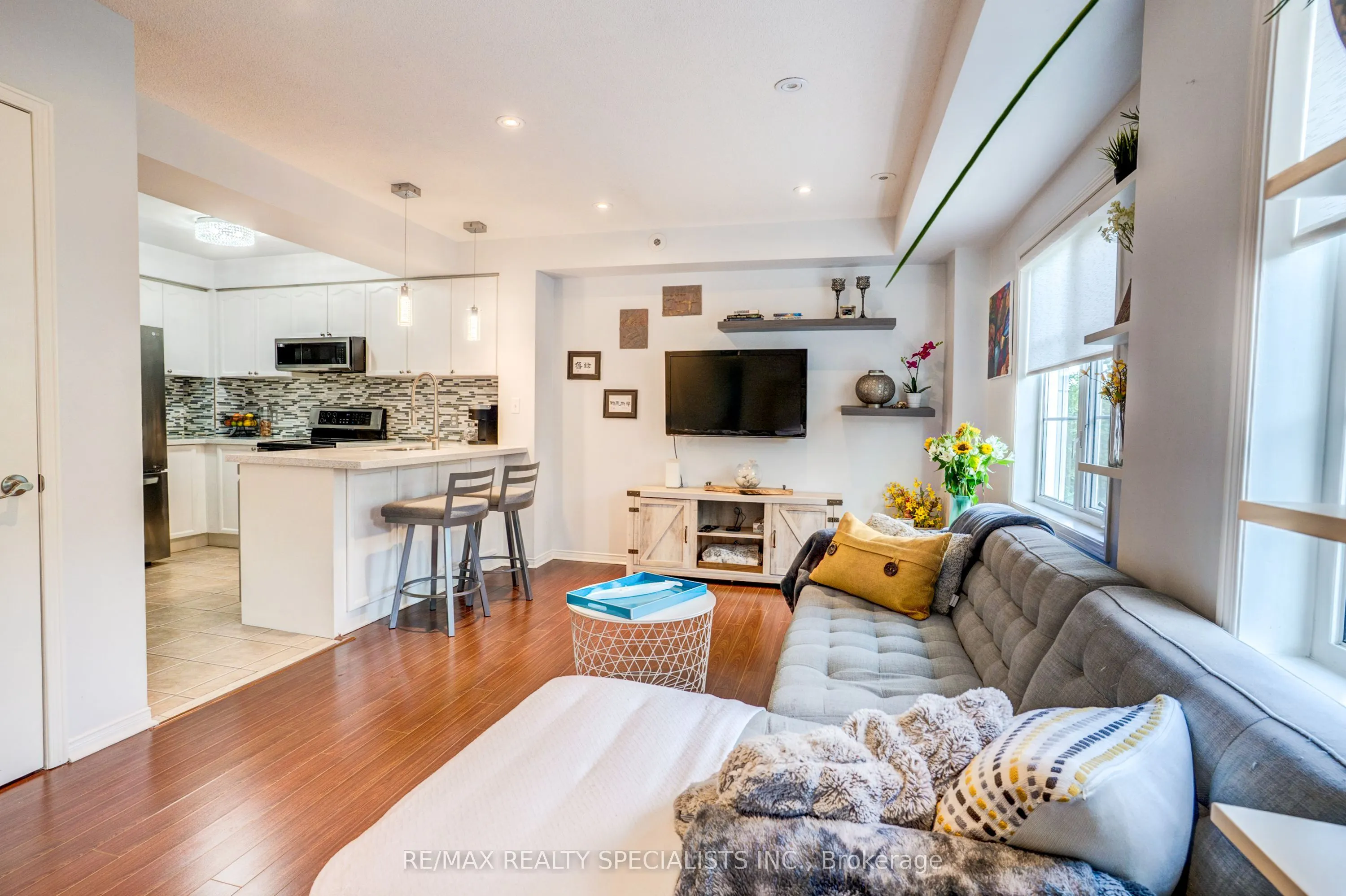 615 Shoreline Drive #11