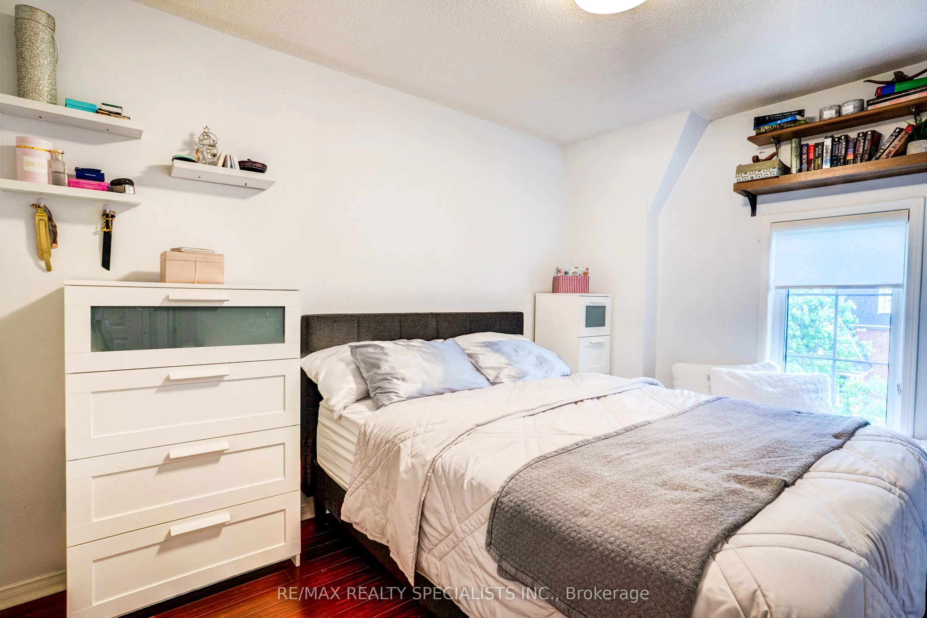 615 Shoreline Drive #11