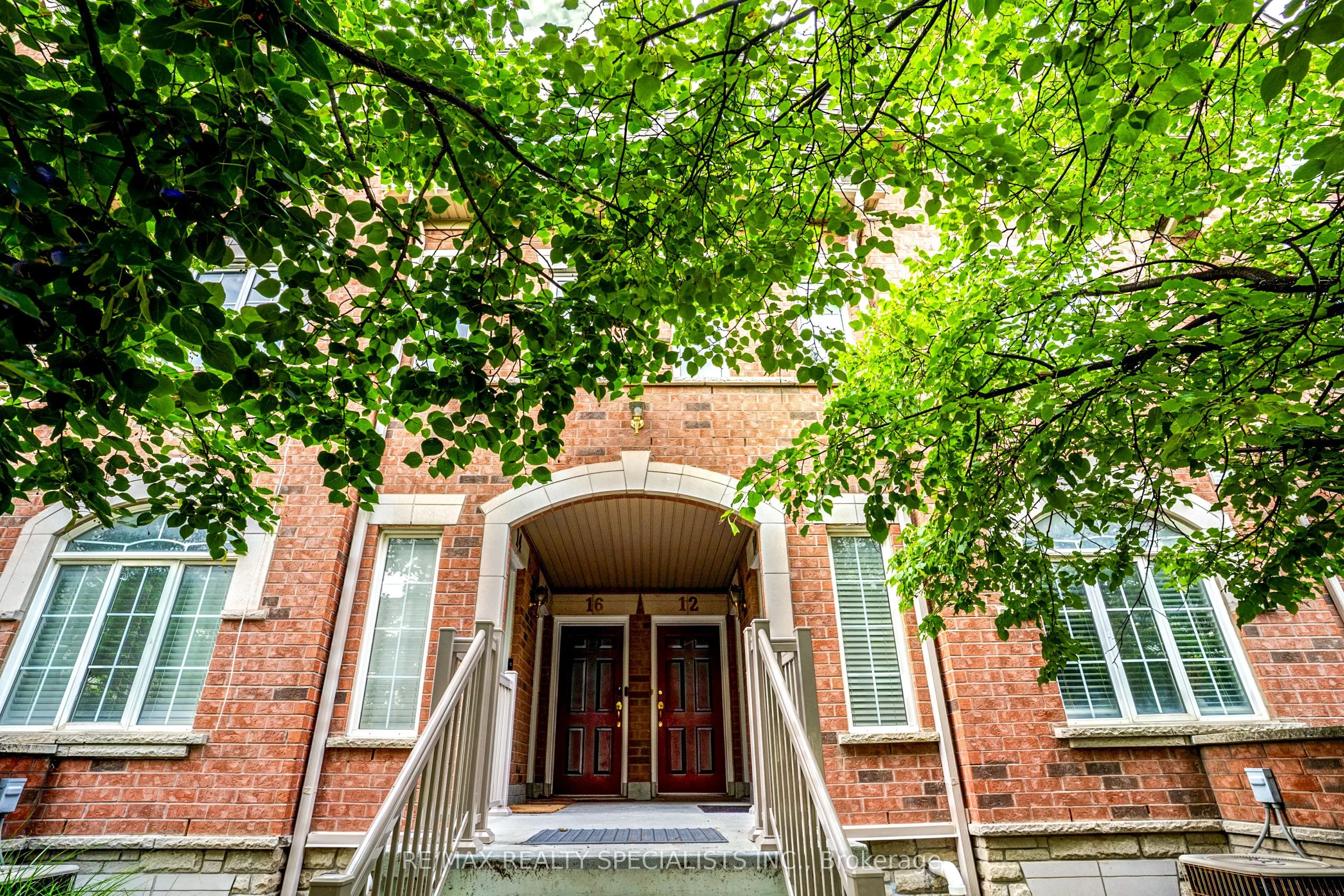 615 Shoreline Drive #11