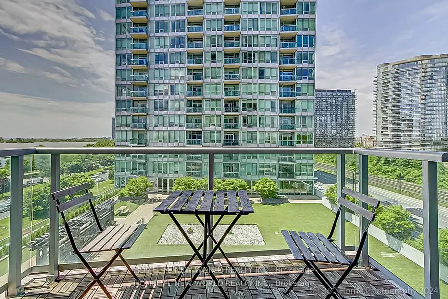 1900 Lake Shore Boulevard W #805