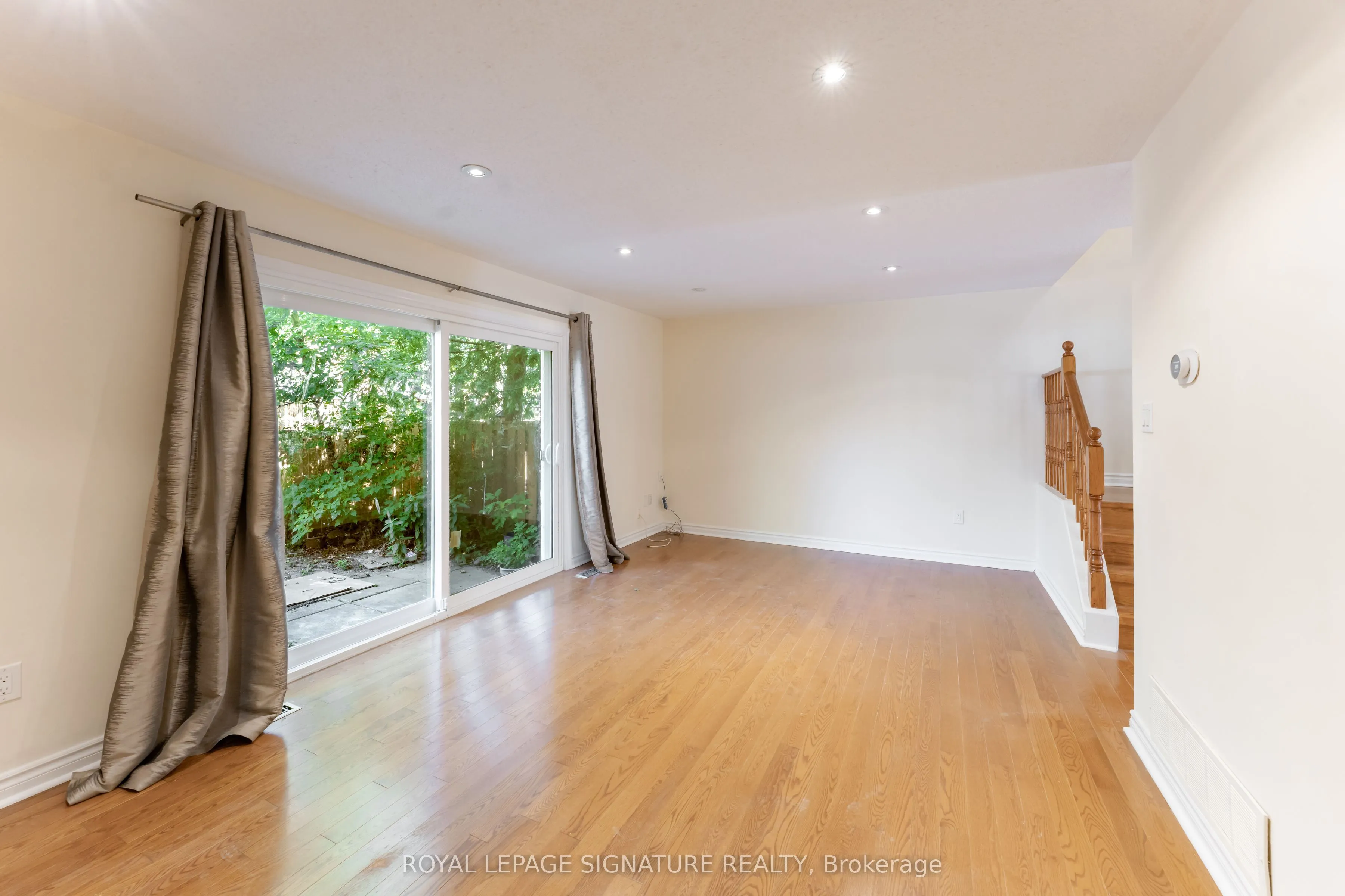 2825 Gananoque Drive #40