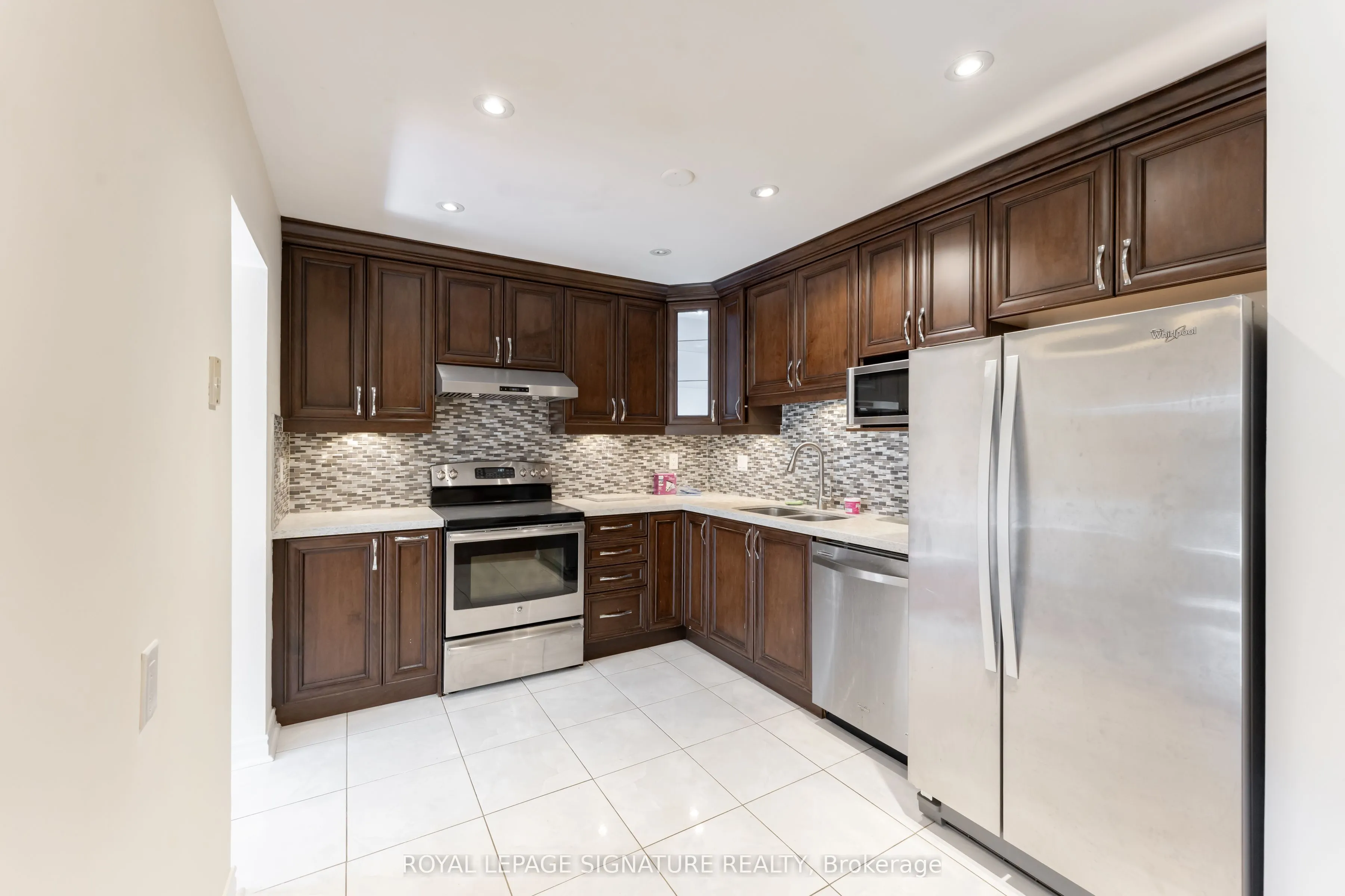 2825 Gananoque Drive #40