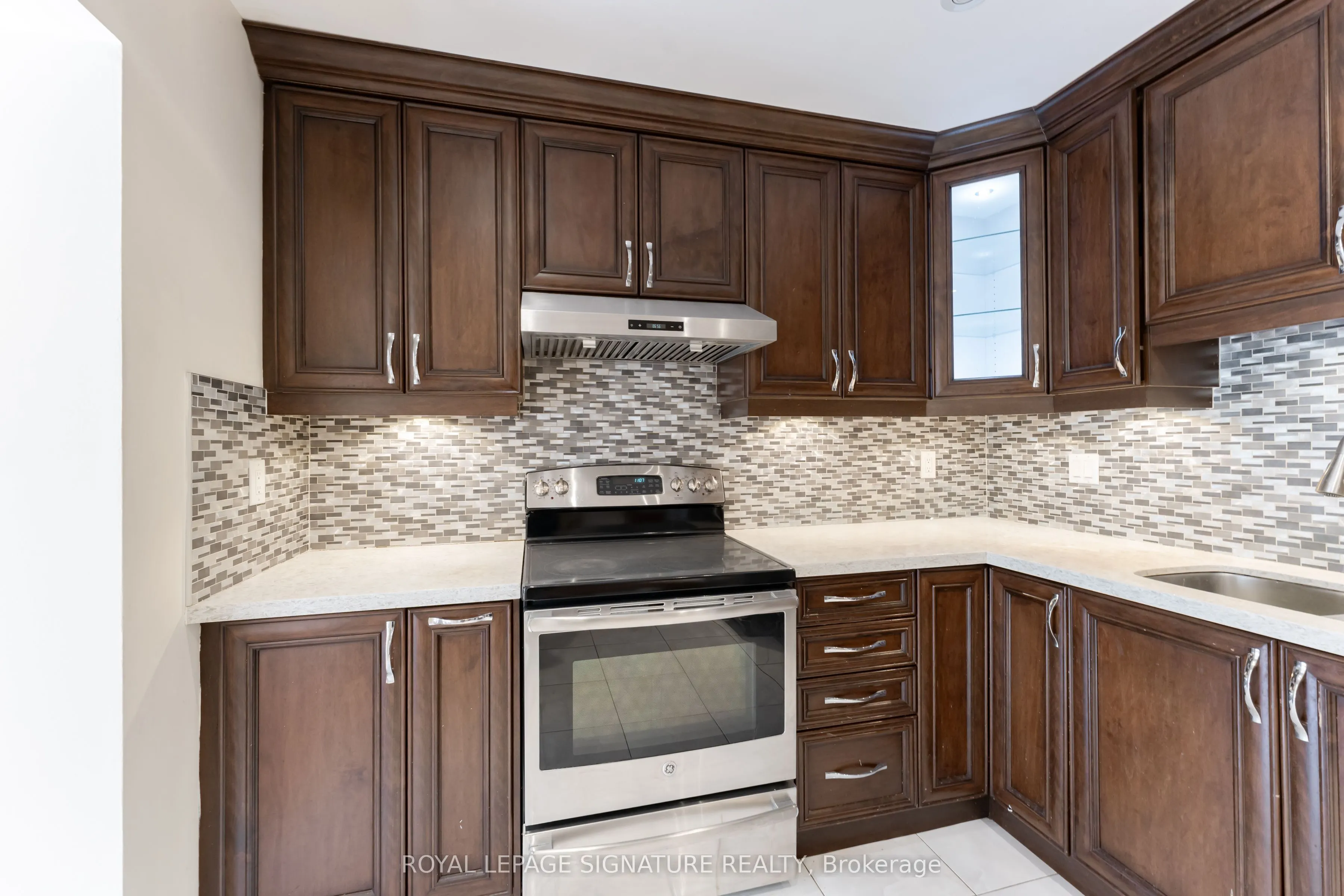 2825 Gananoque Drive #40