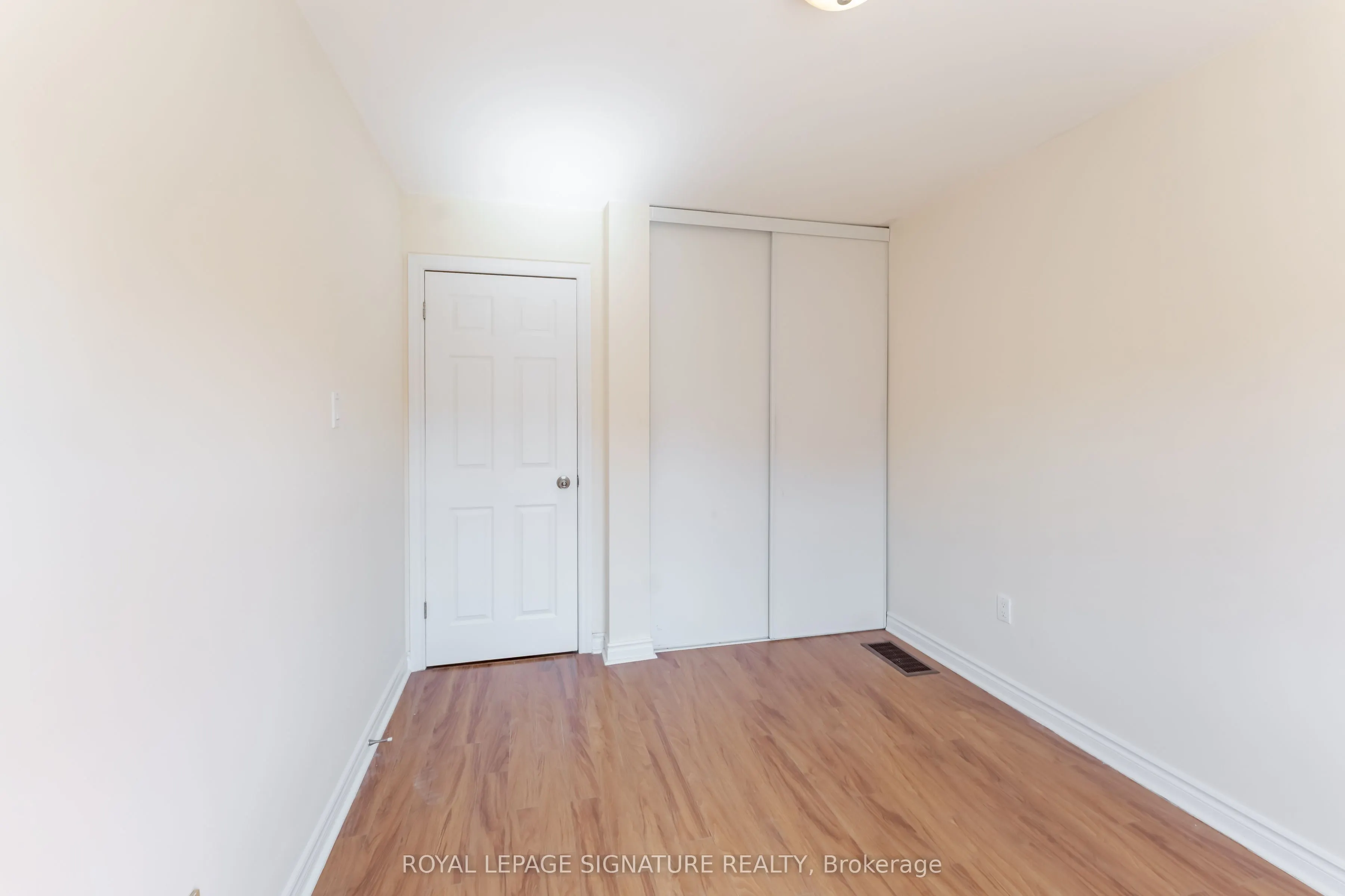 2825 Gananoque Drive #40