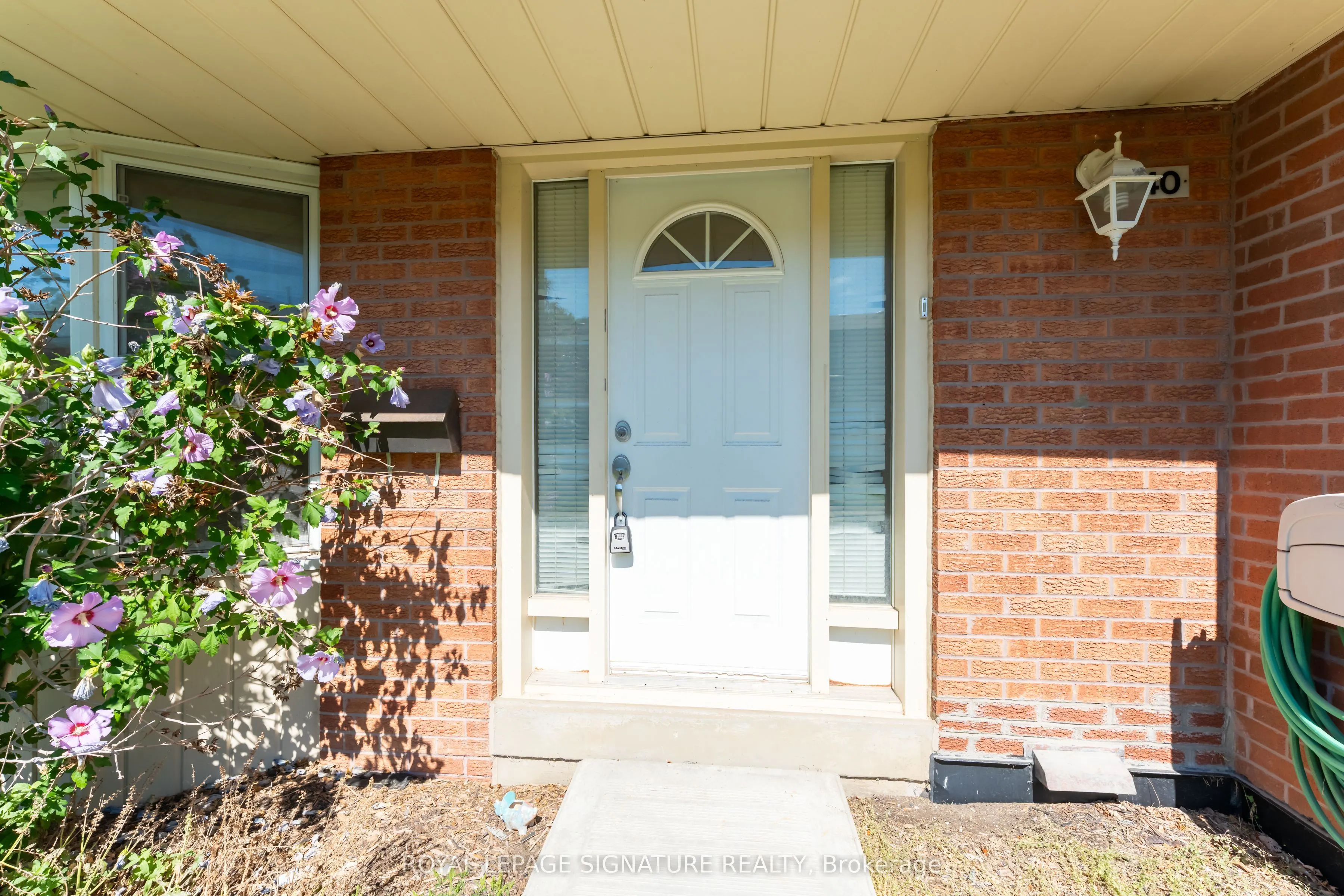 2825 Gananoque Drive #40