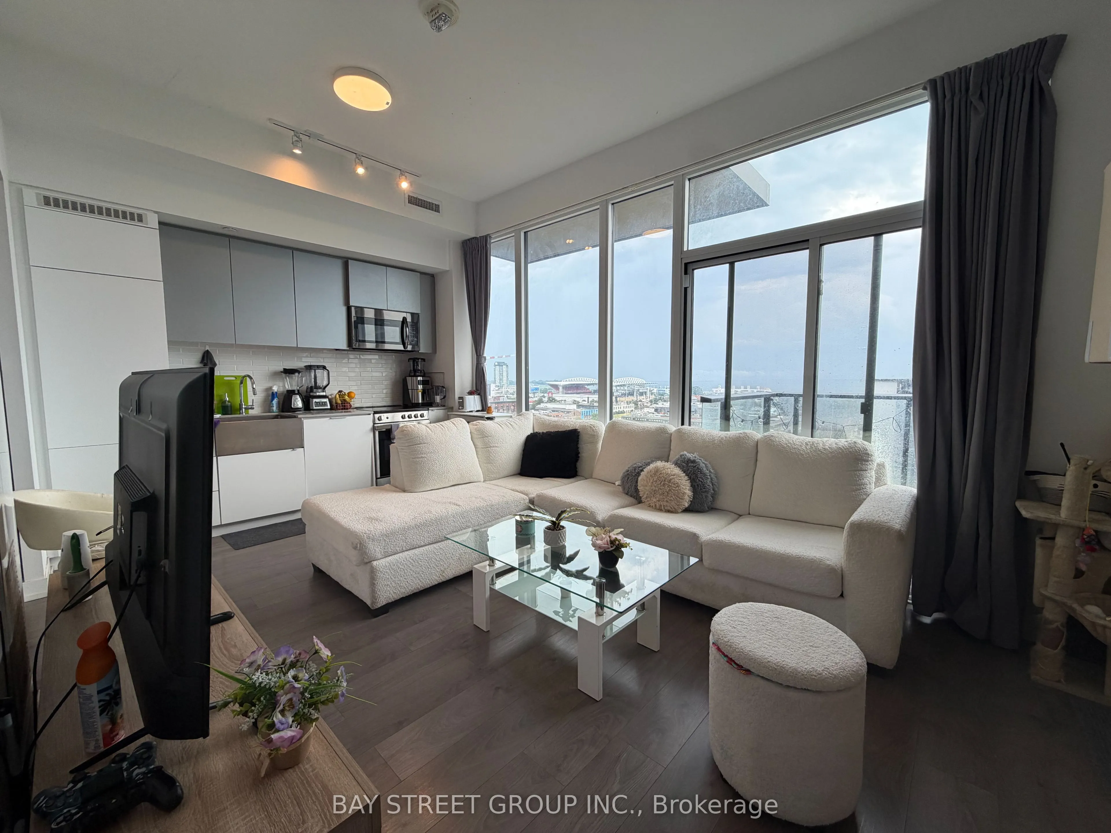 270 Dufferin Street #1105