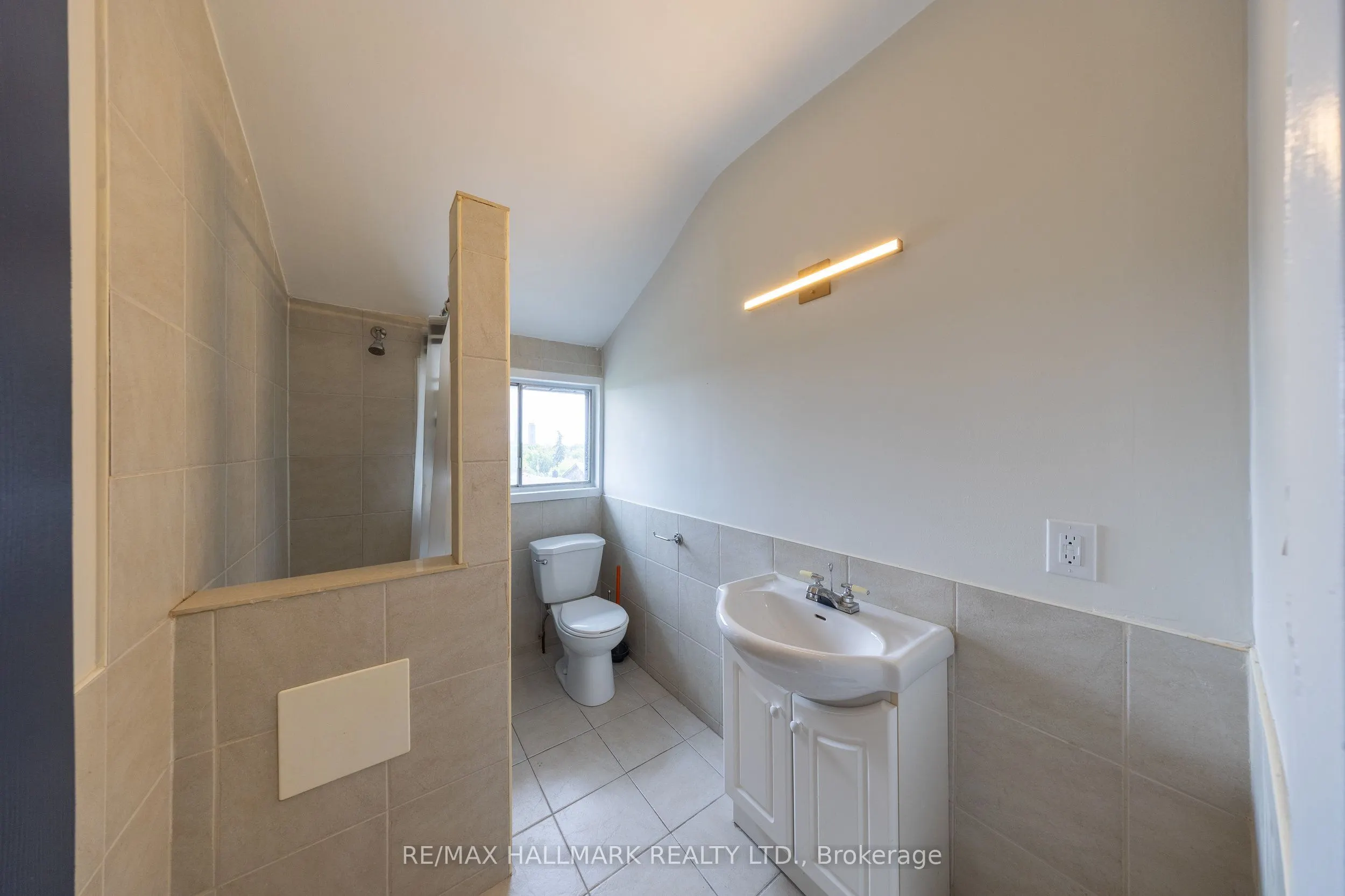 1366 Davenport Road #Upper