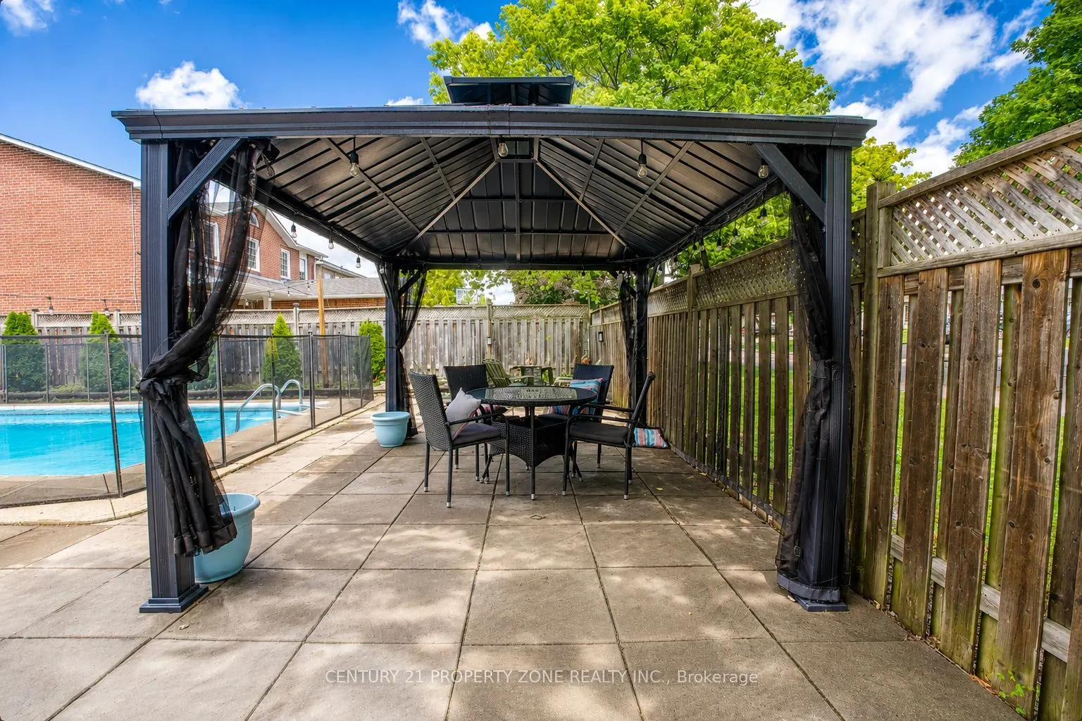 27 Madrid Crescent N