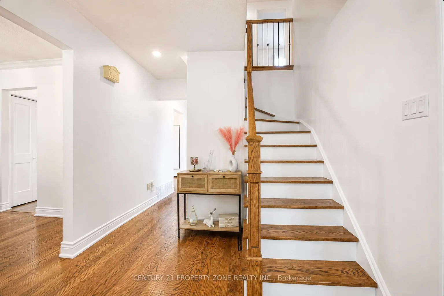 27 Madrid Crescent N
