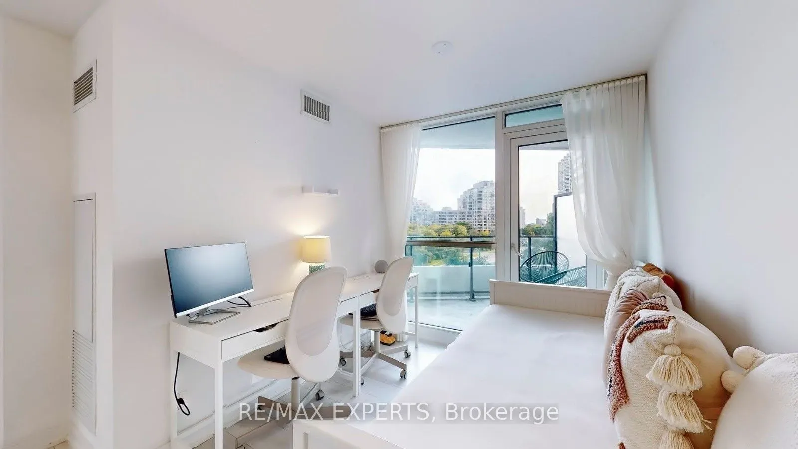 2212 Lakeshore Boulevard W #615