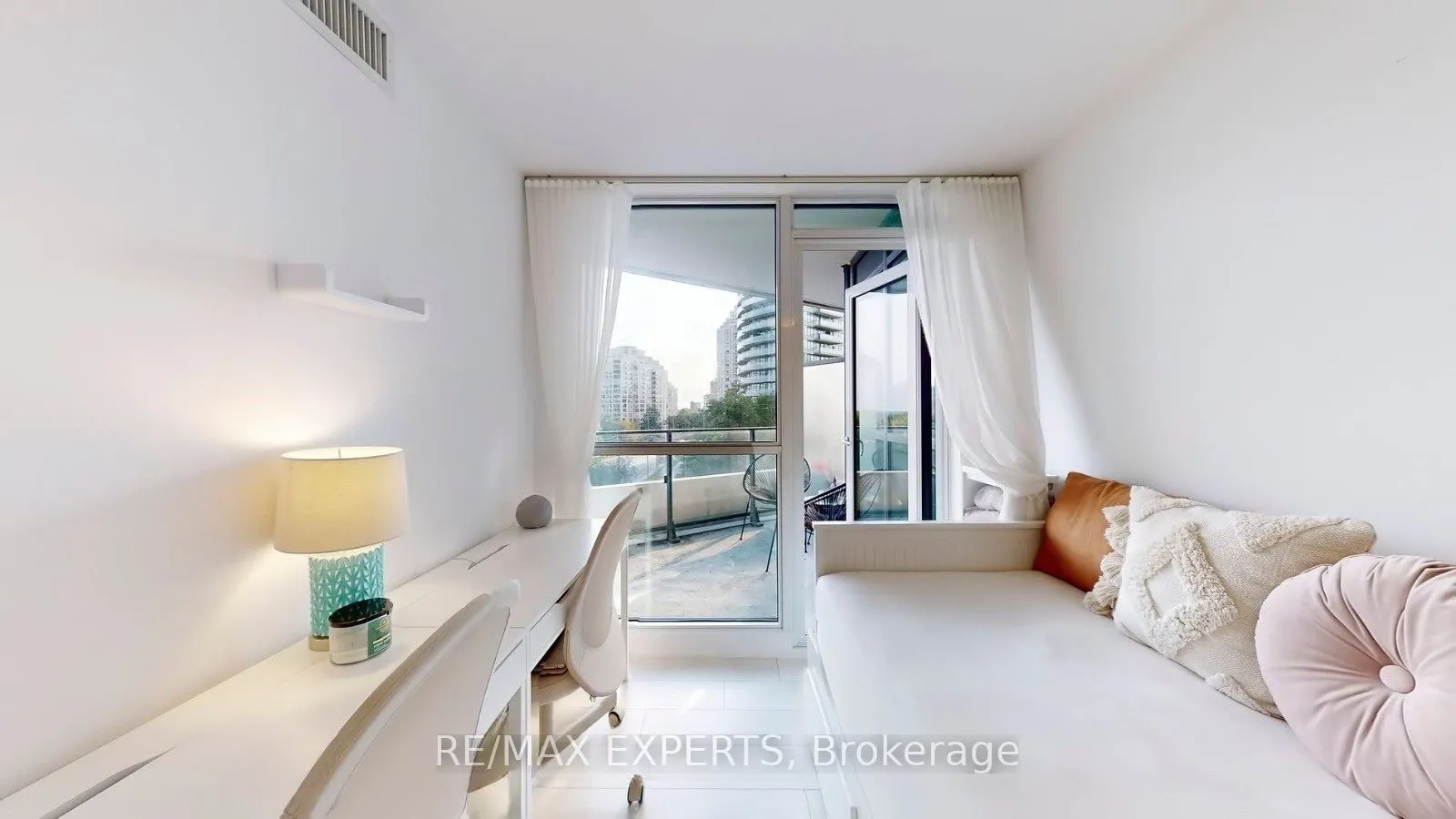 2212 Lakeshore Boulevard W #615
