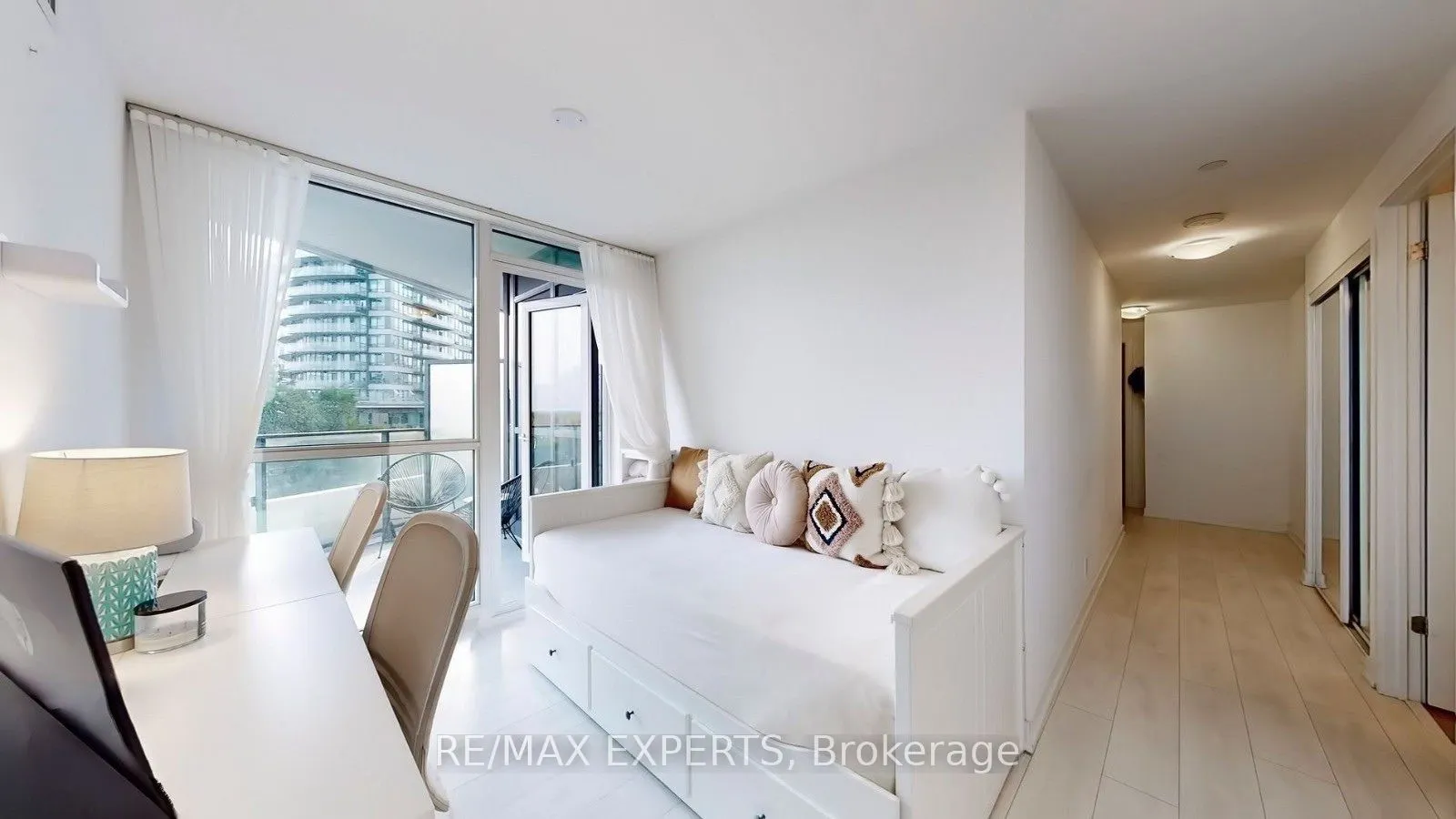 2212 Lakeshore Boulevard W #615