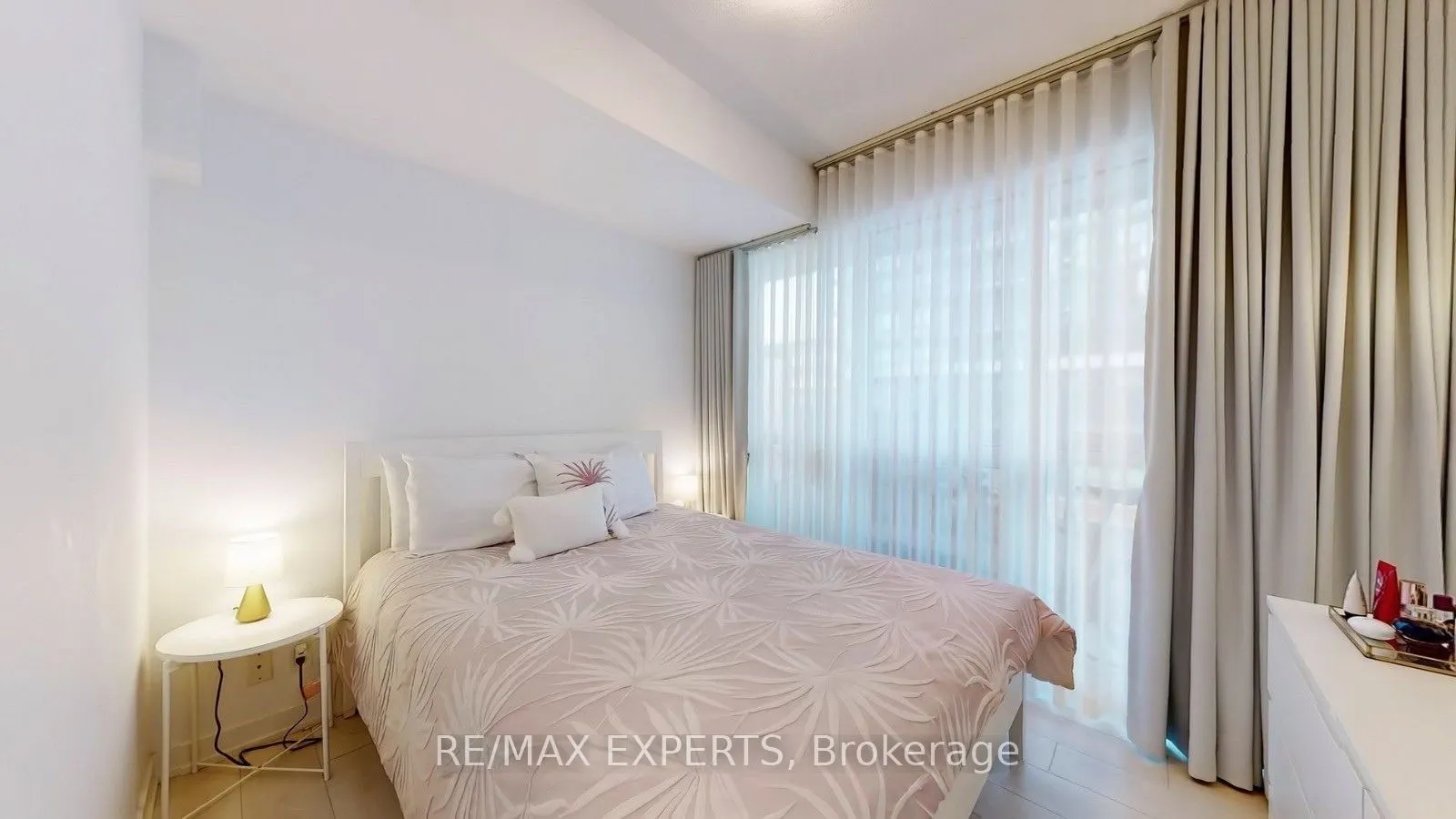 2212 Lakeshore Boulevard W #615