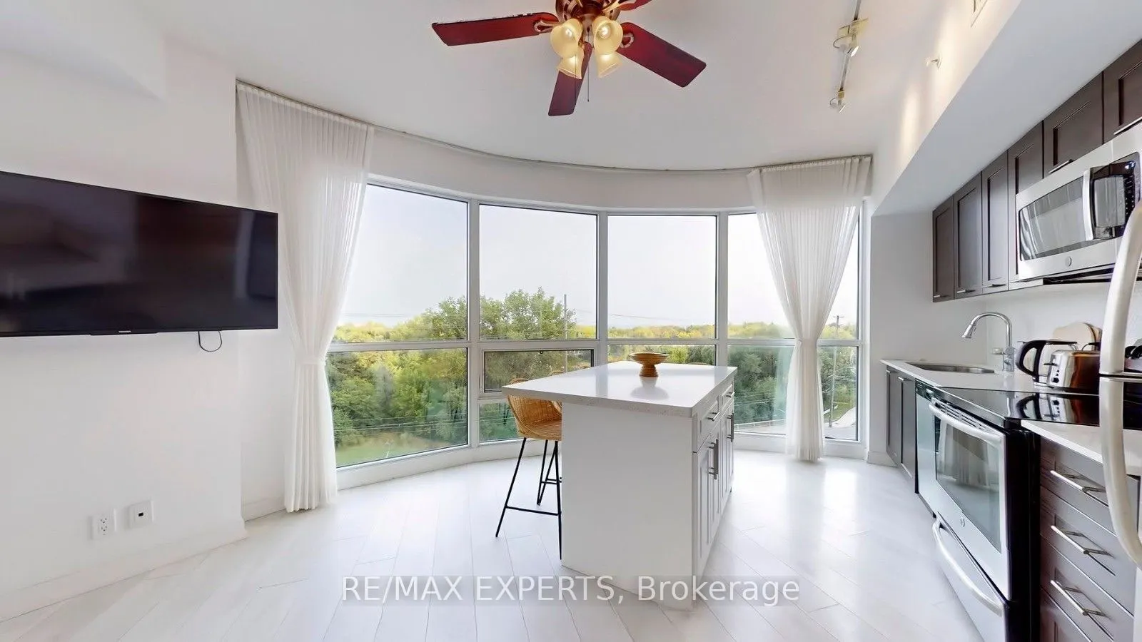 2212 Lakeshore Boulevard W #615