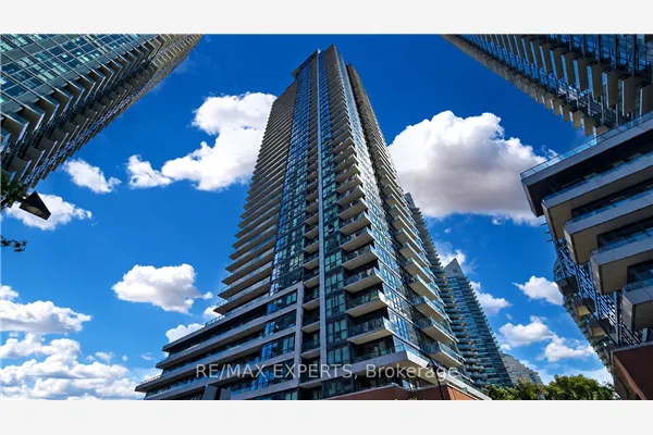 2212 Lakeshore Boulevard W