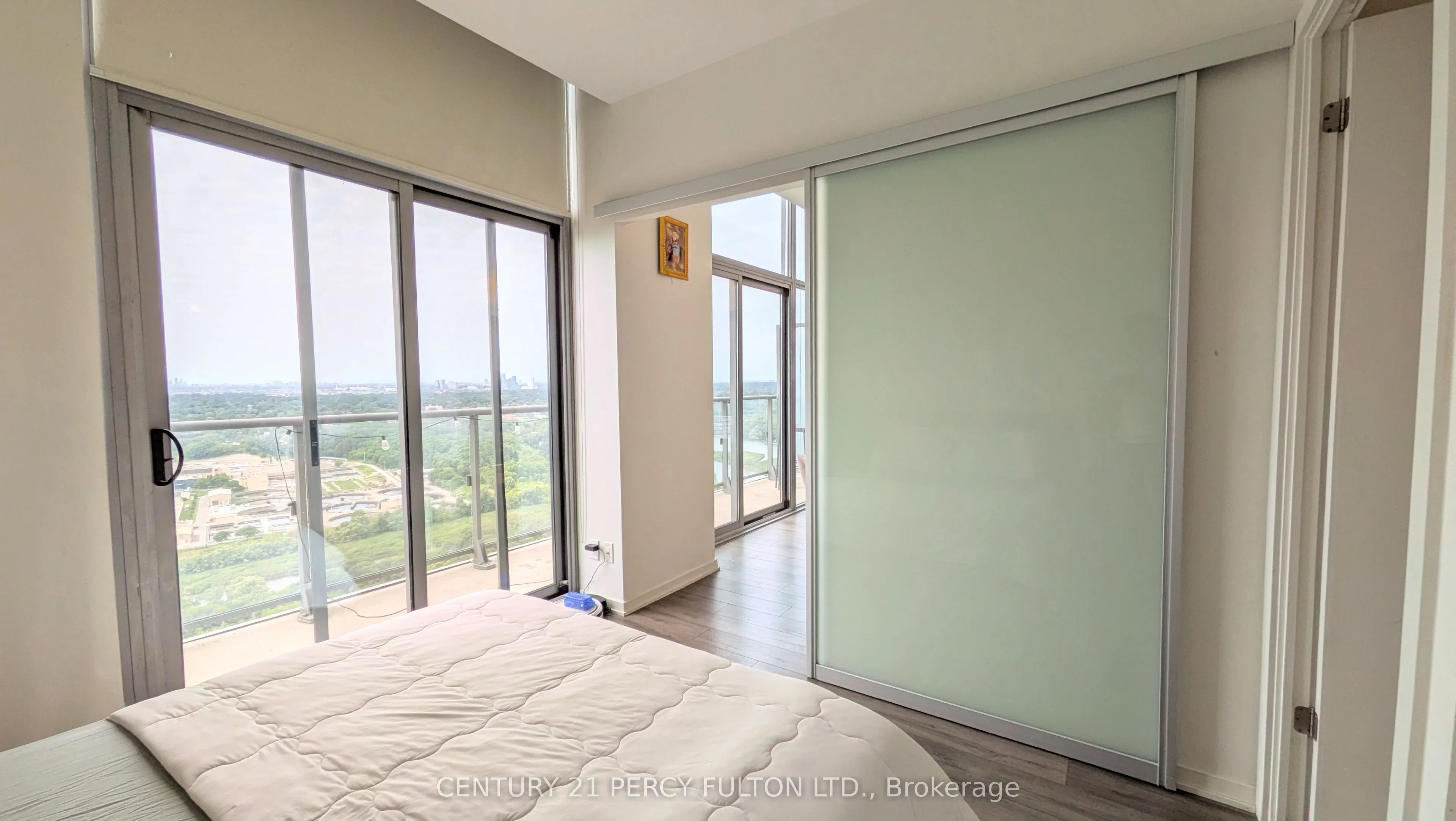 105 The Queensway #3505