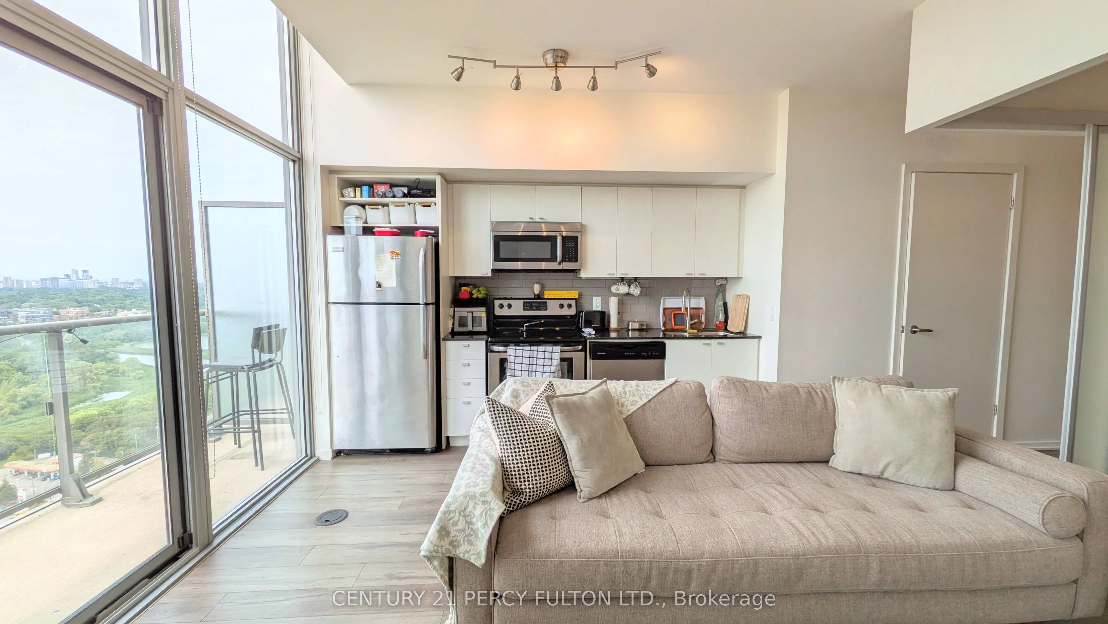 105 The Queensway #3505