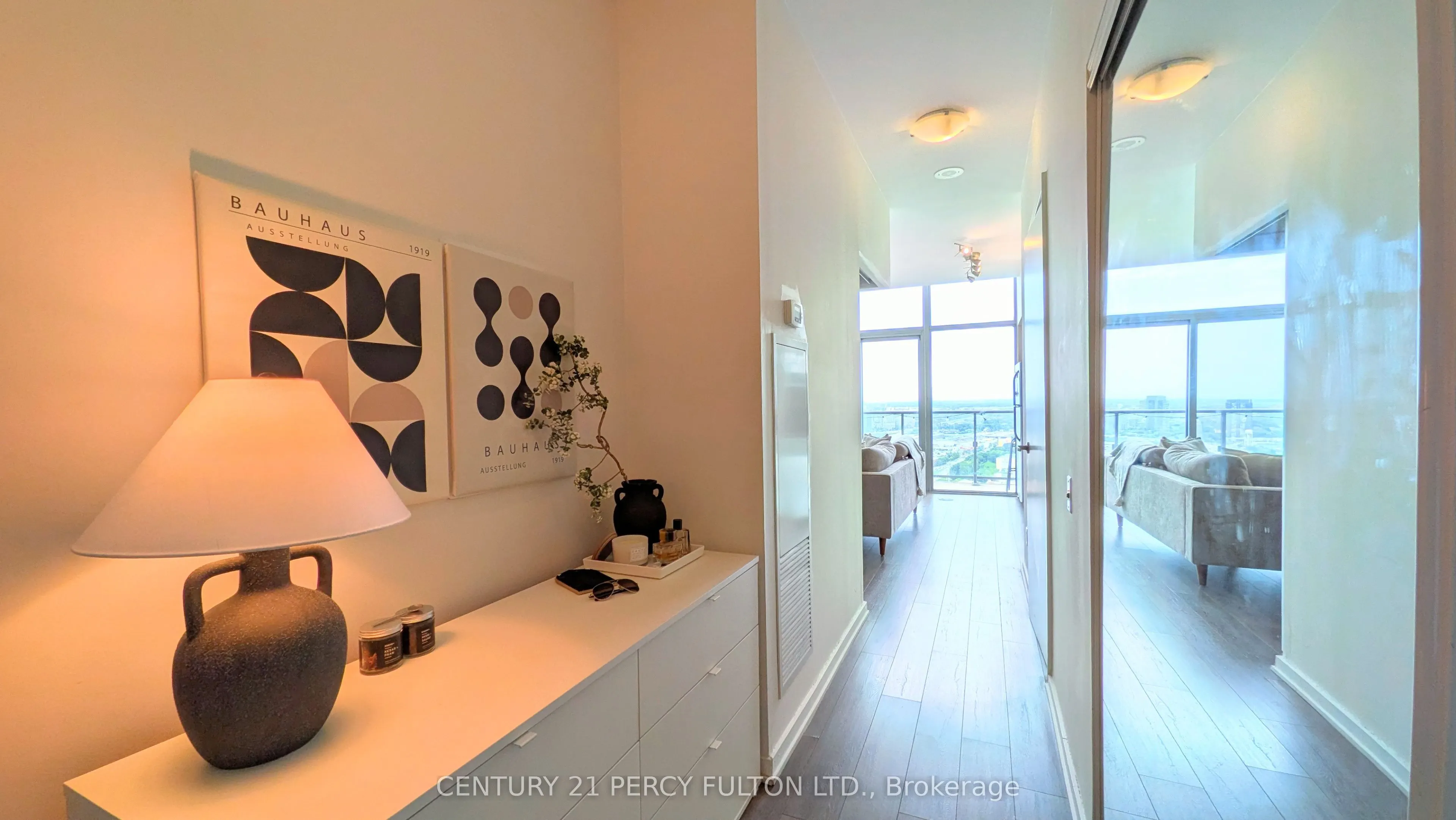 105 The Queensway #3505