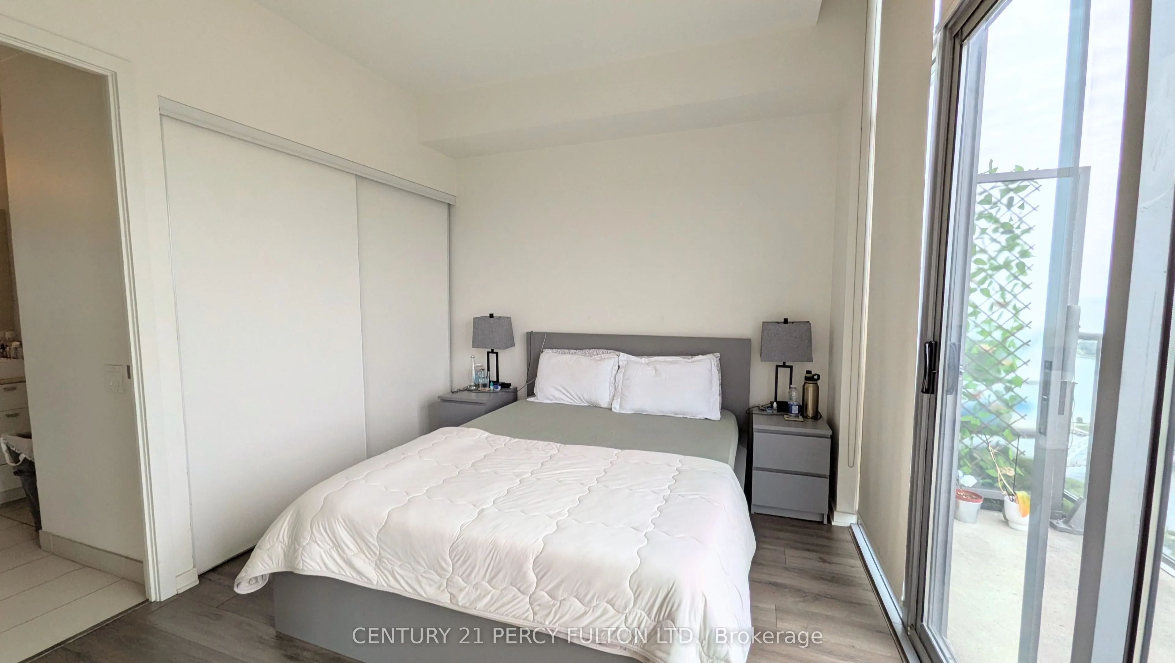 105 The Queensway #3505