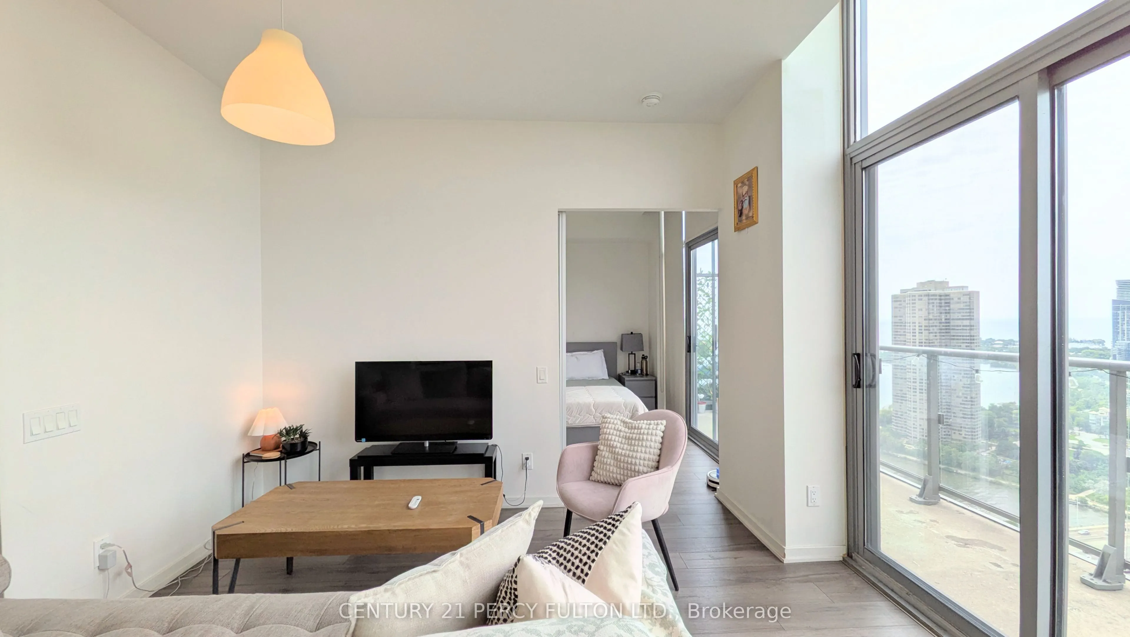 105 The Queensway #3505